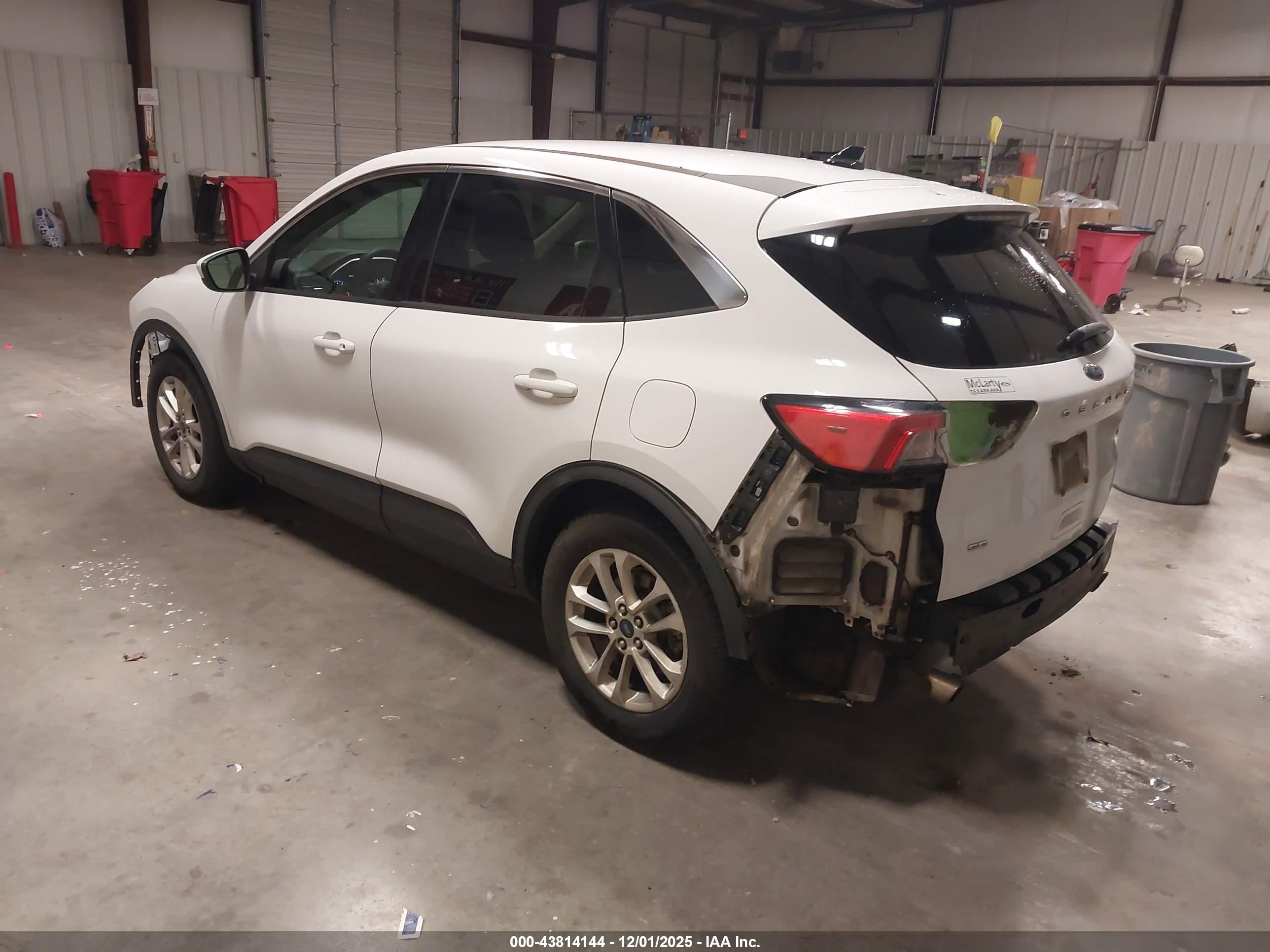 FORD ESCAPE image 3