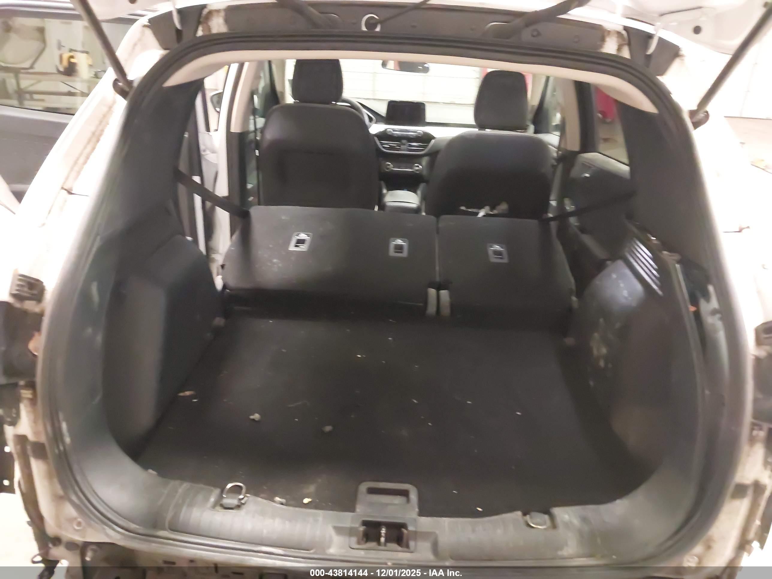 FORD ESCAPE image 8