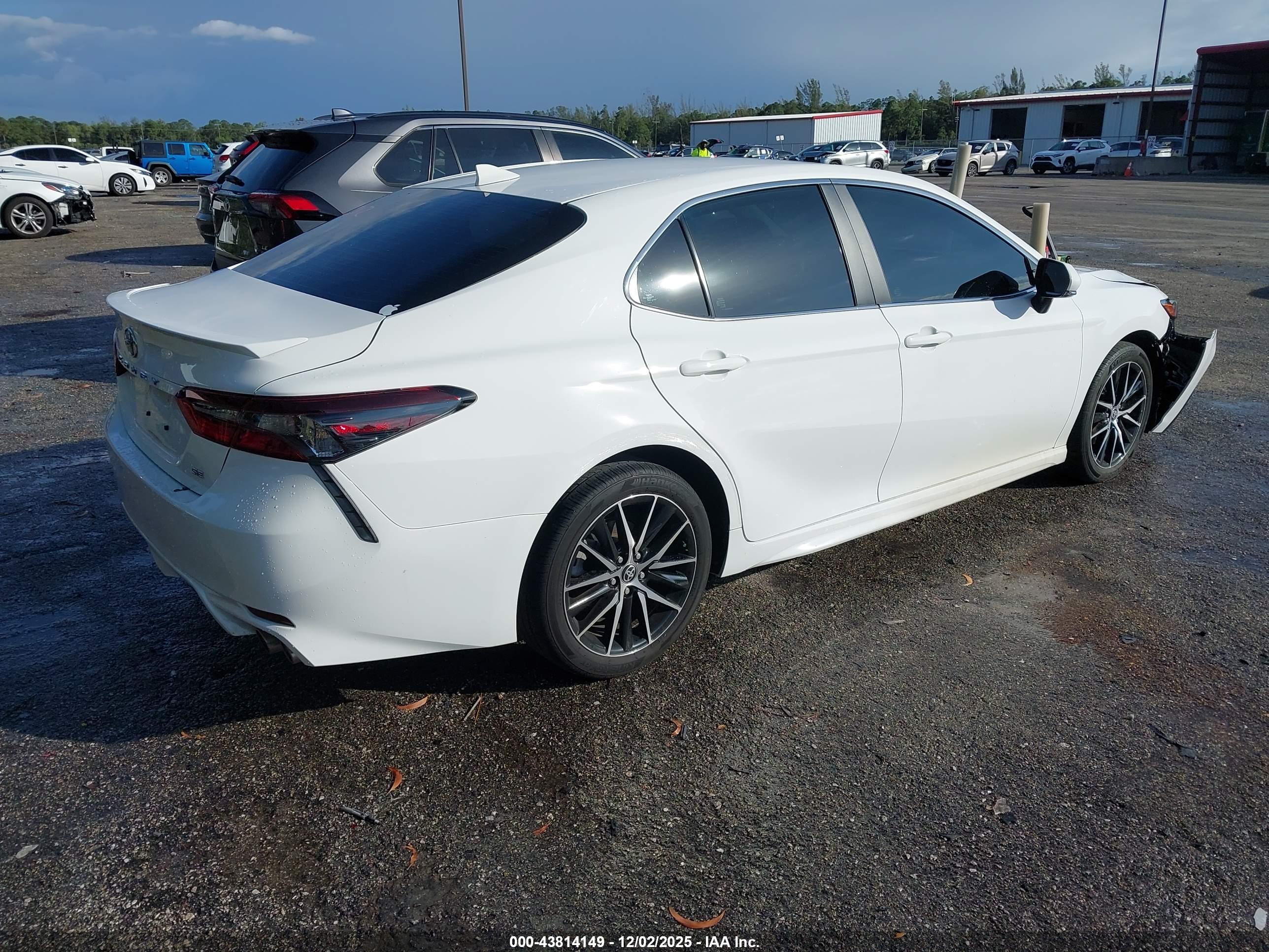 TOYOTA CAMRY image 4