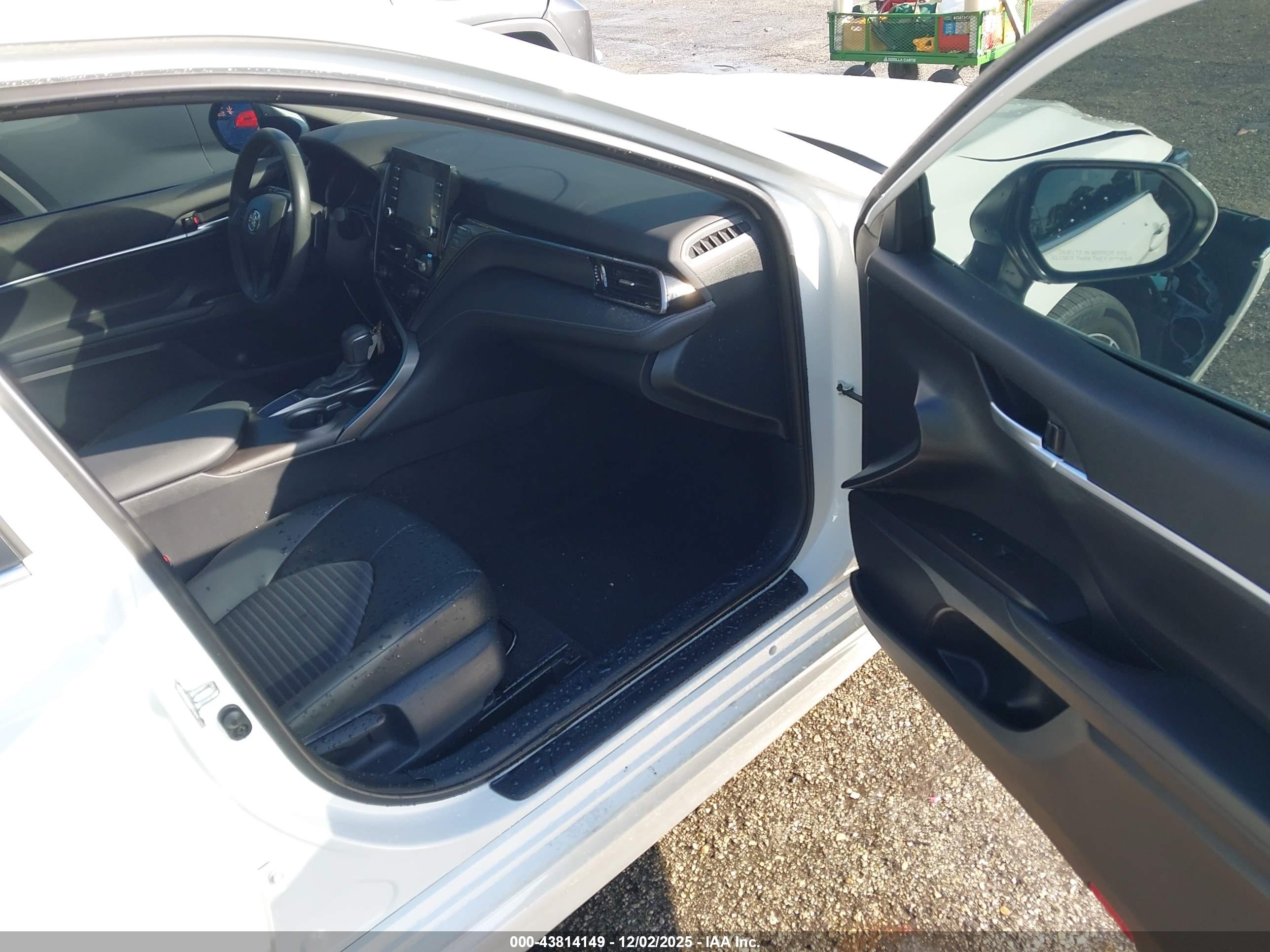 TOYOTA CAMRY image 5