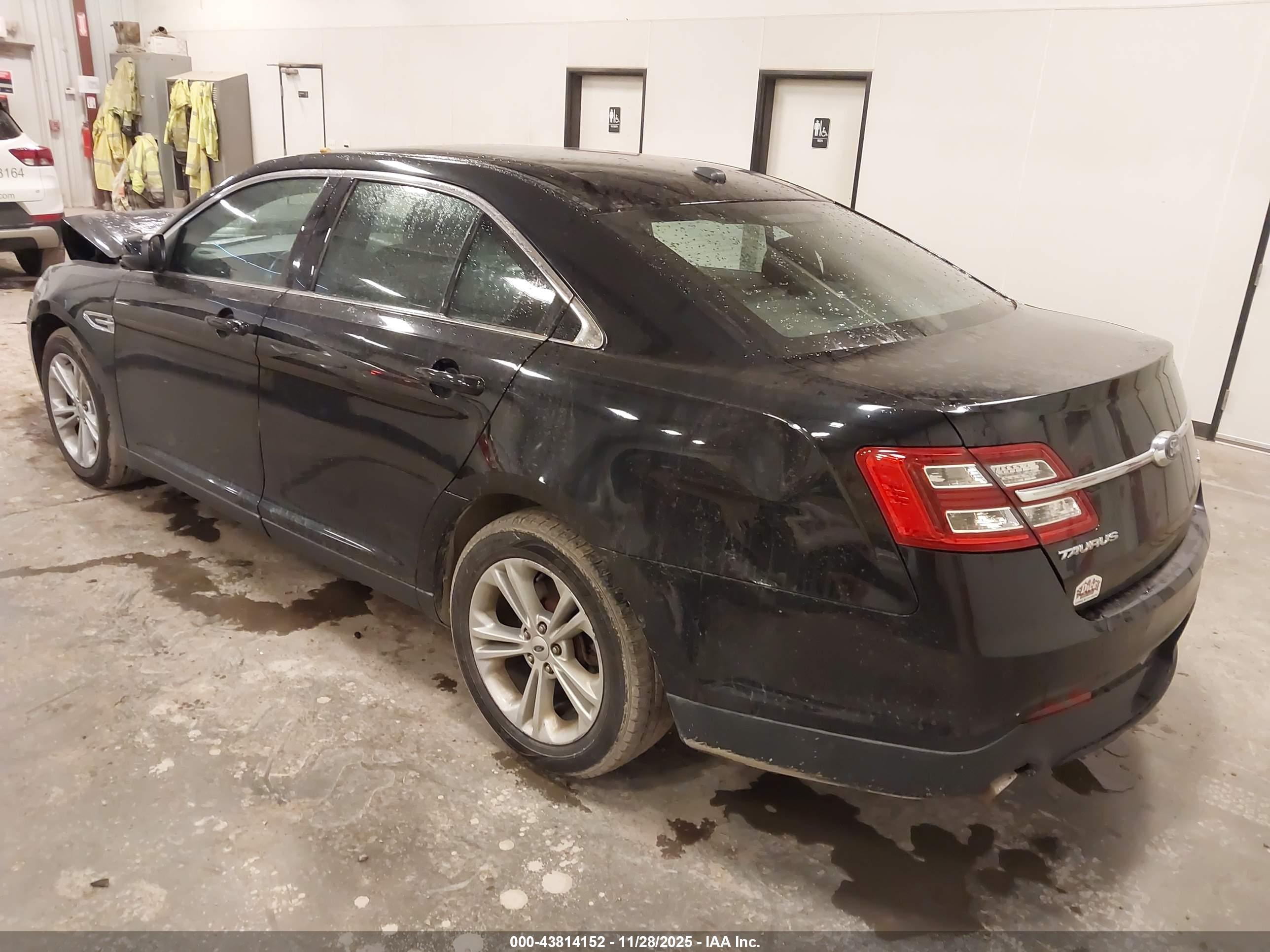 FORD TAURUS image 3