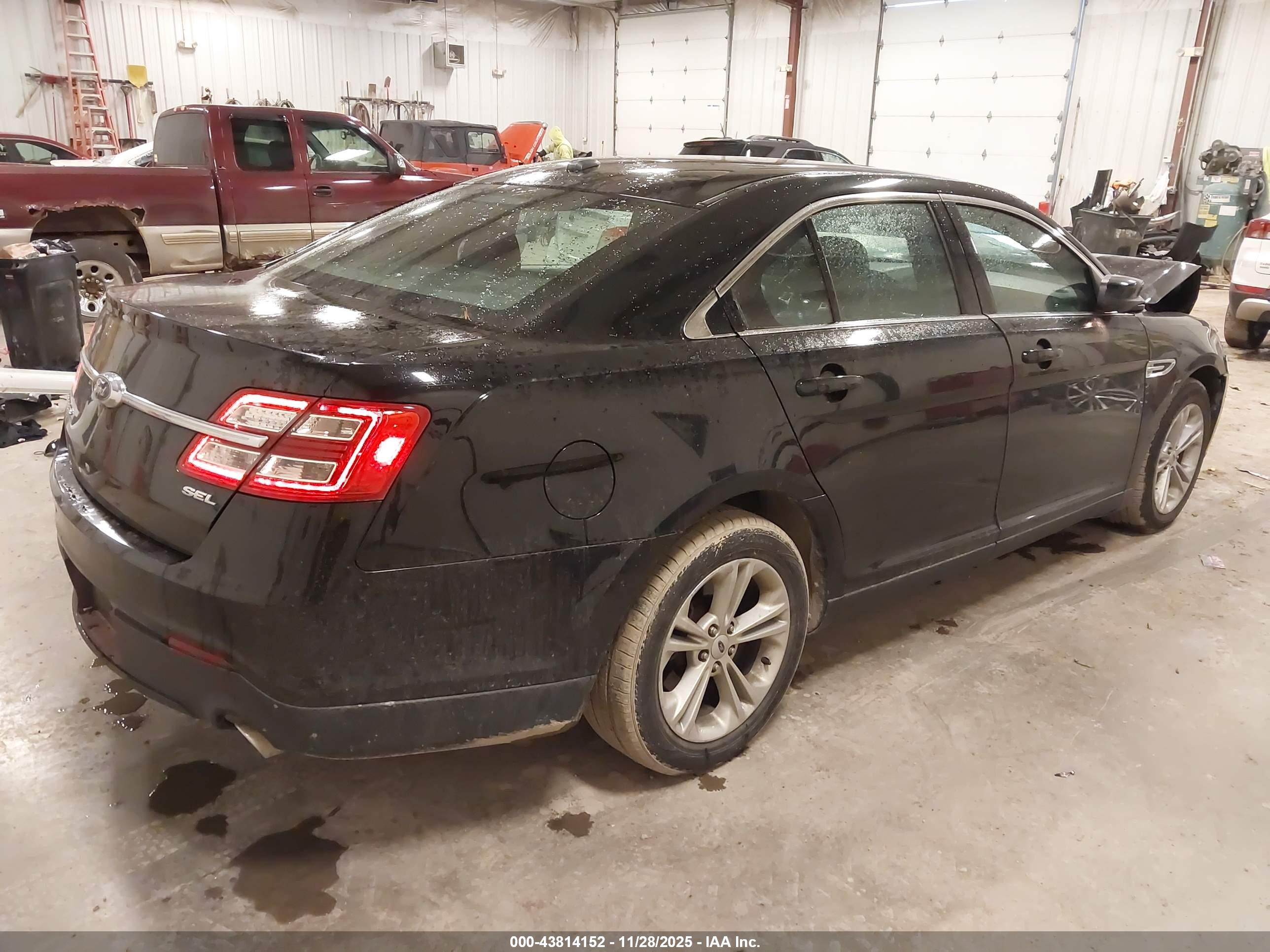 FORD TAURUS image 4