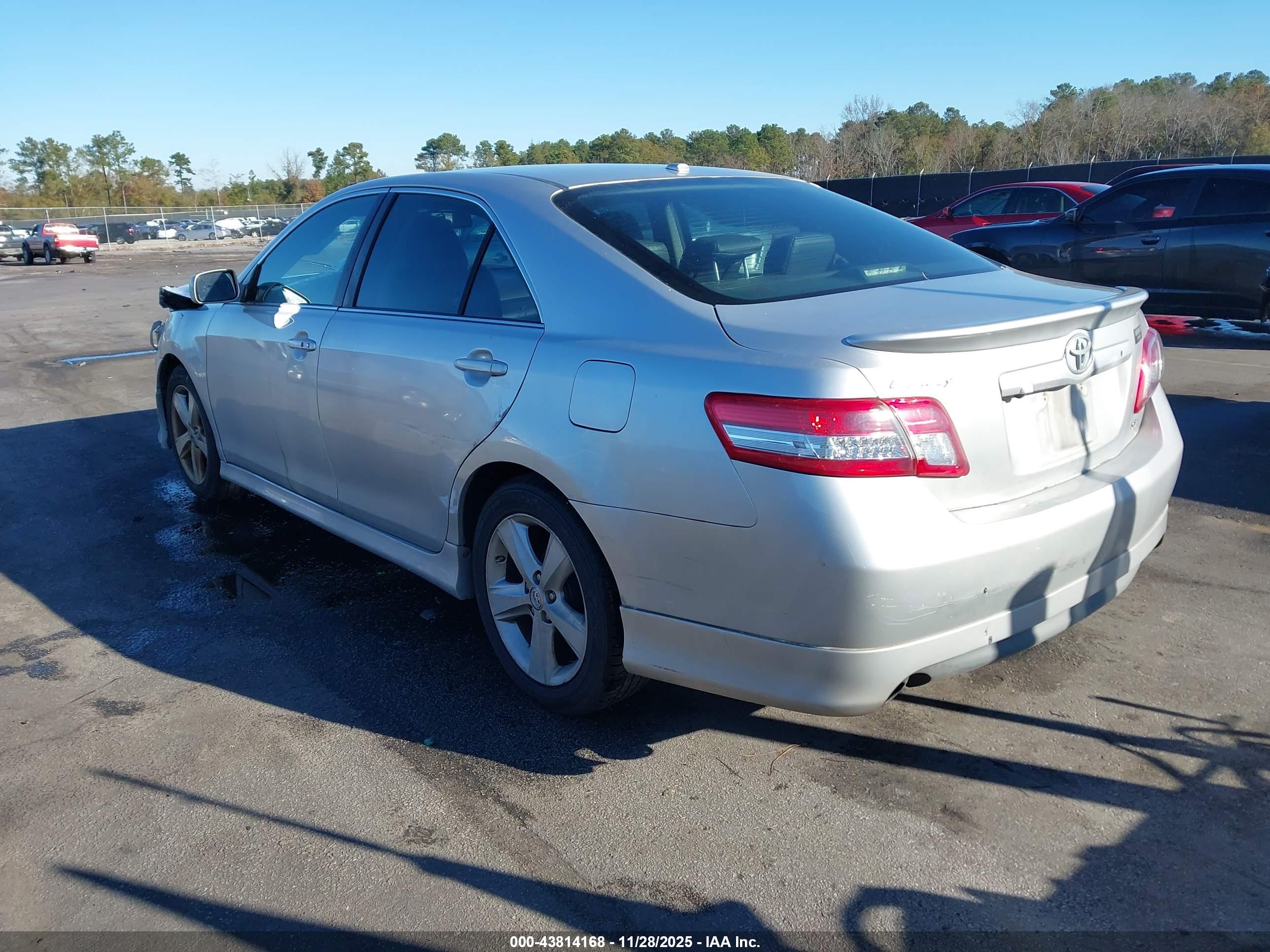TOYOTA CAMRY image 3