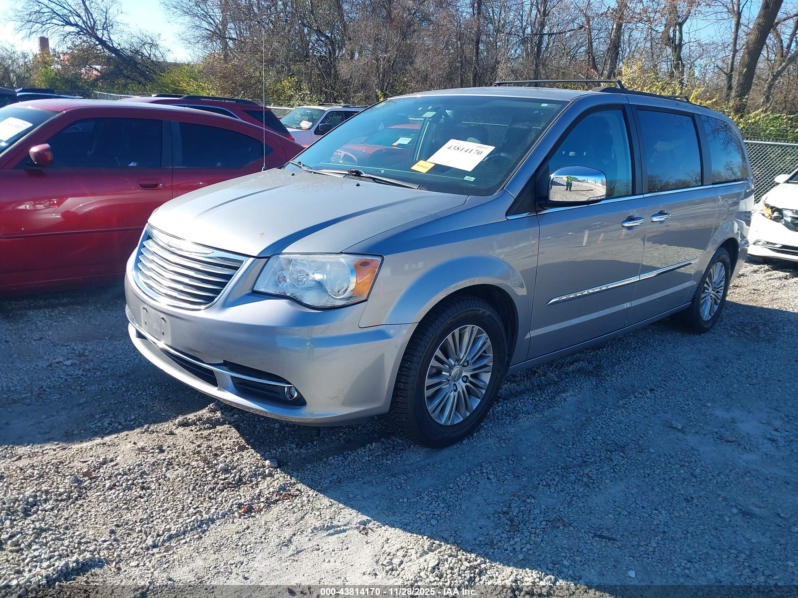 CHRYSLER TOWN image 2