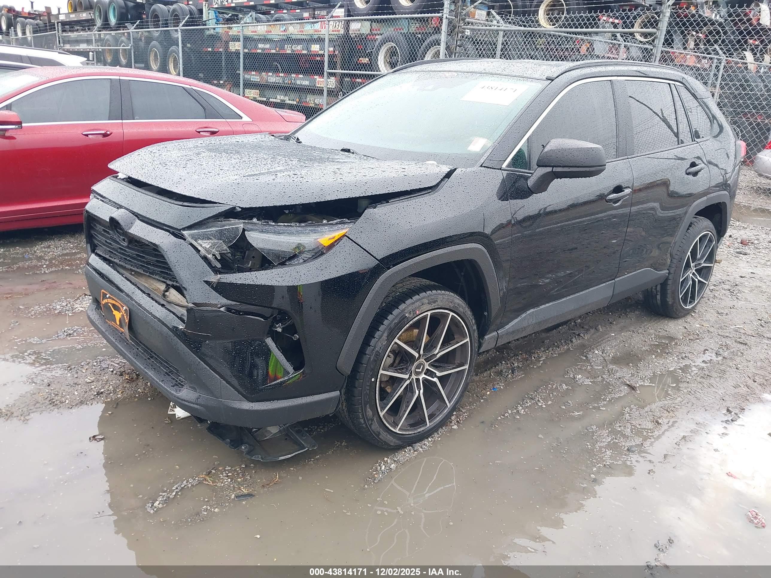TOYOTA RAV4 image 2