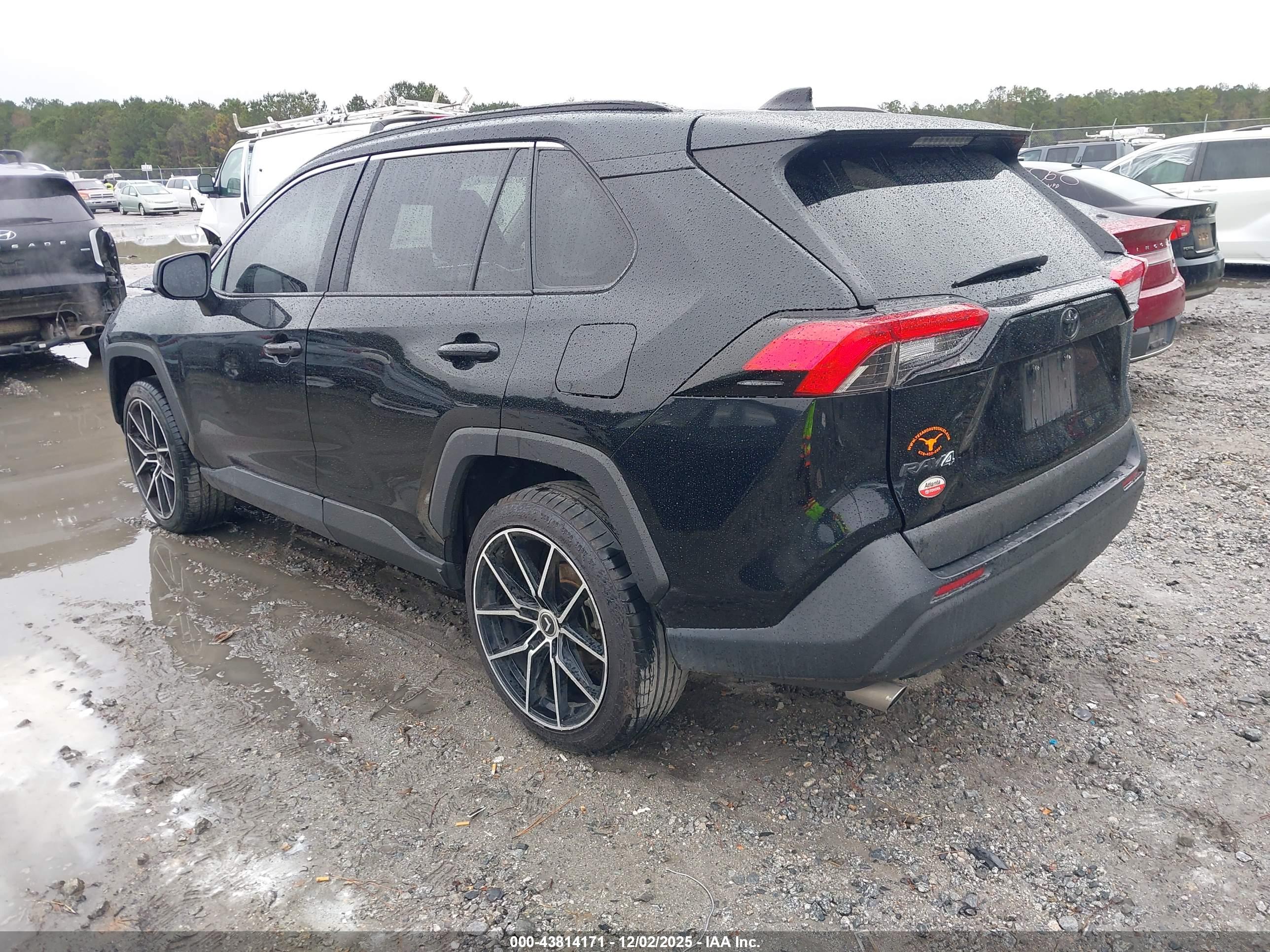 TOYOTA RAV4 image 3
