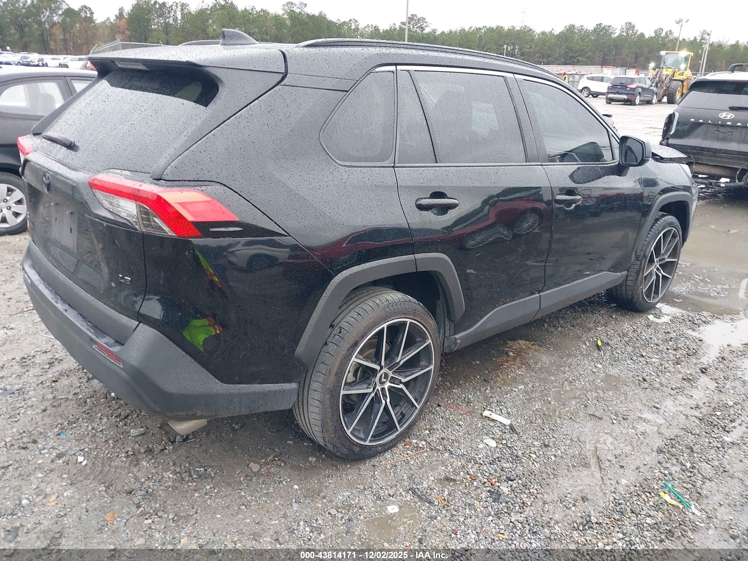 TOYOTA RAV4 image 4