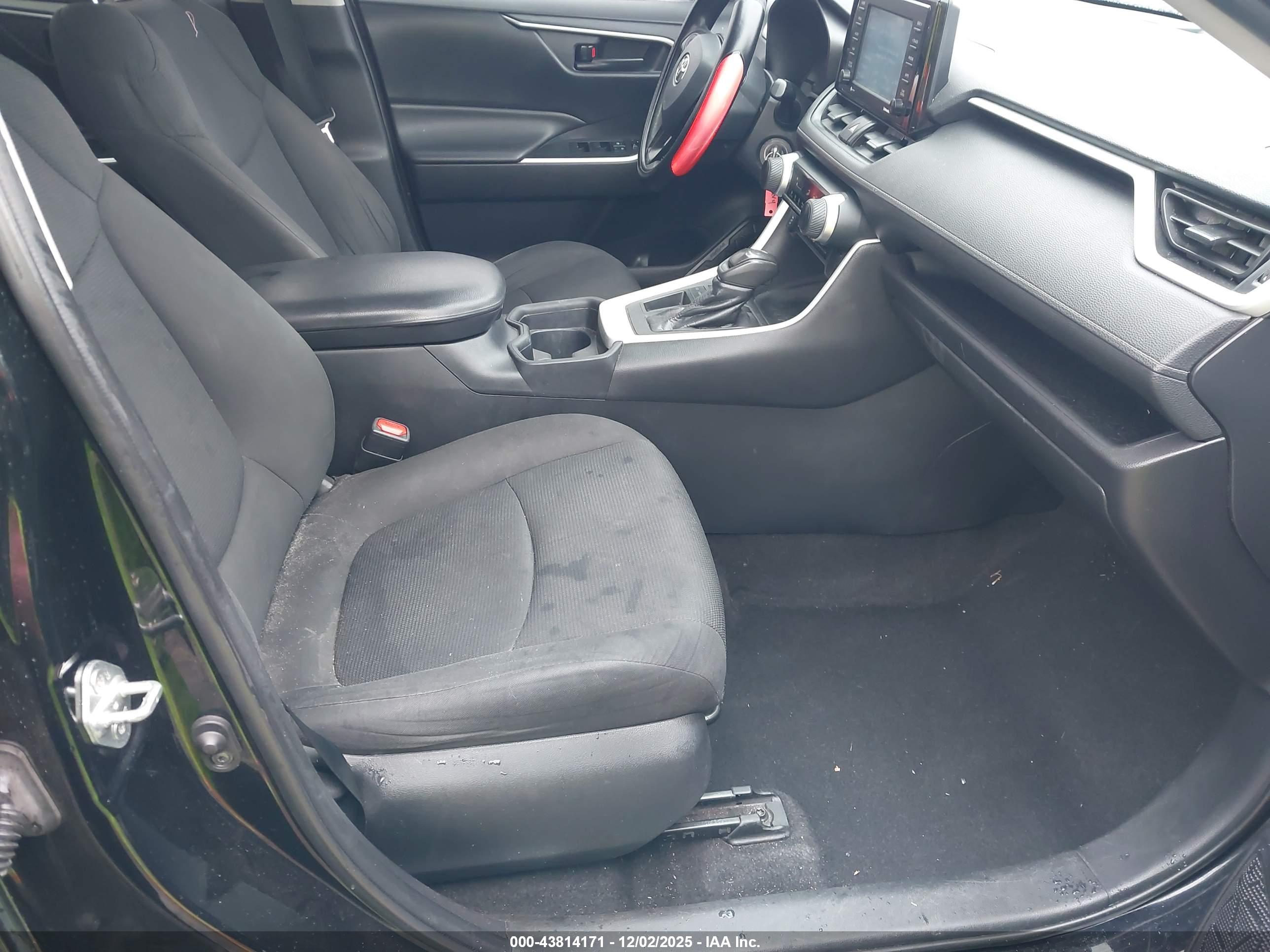 TOYOTA RAV4 image 5