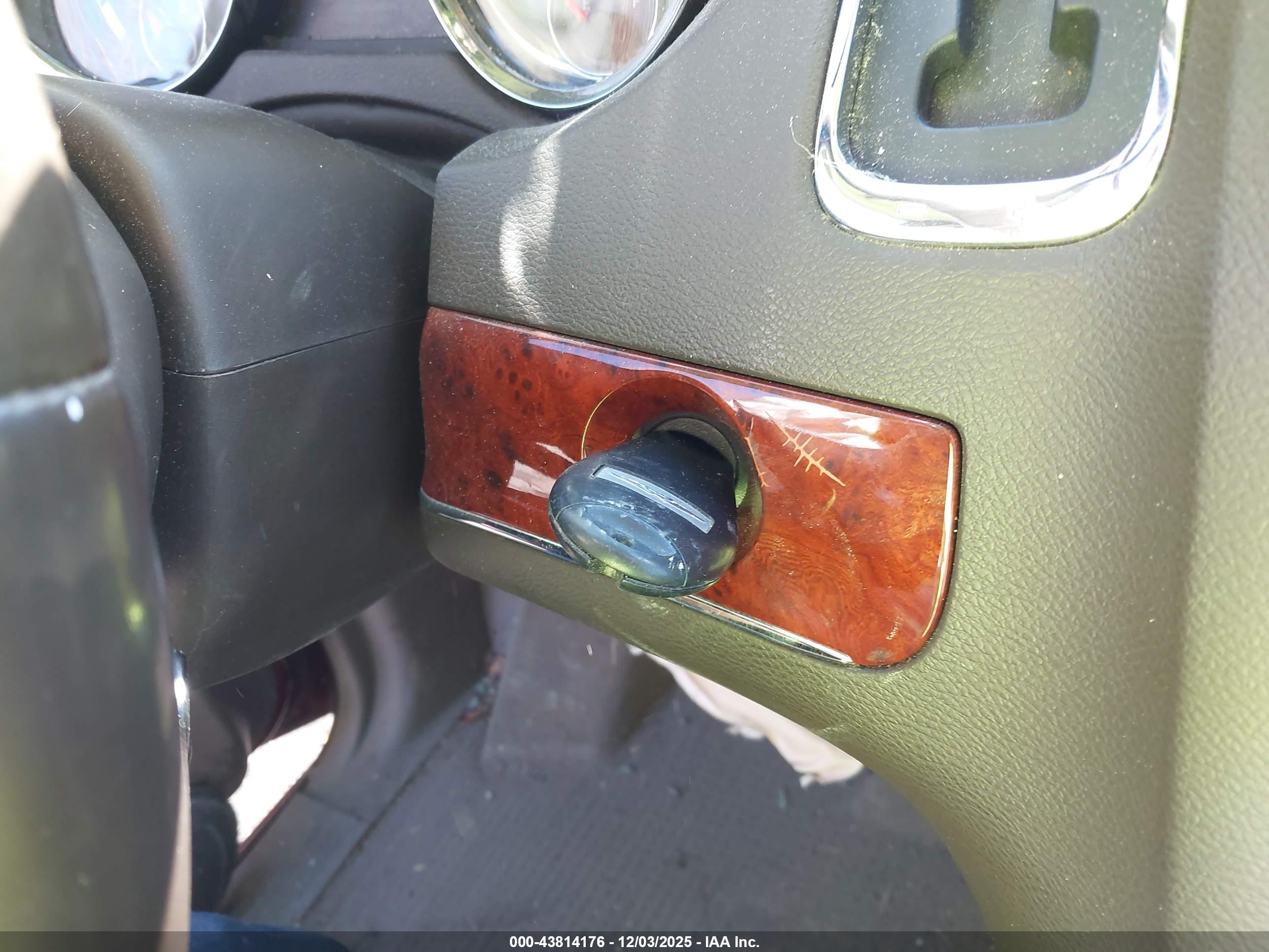 CHRYSLER TOWN image 11