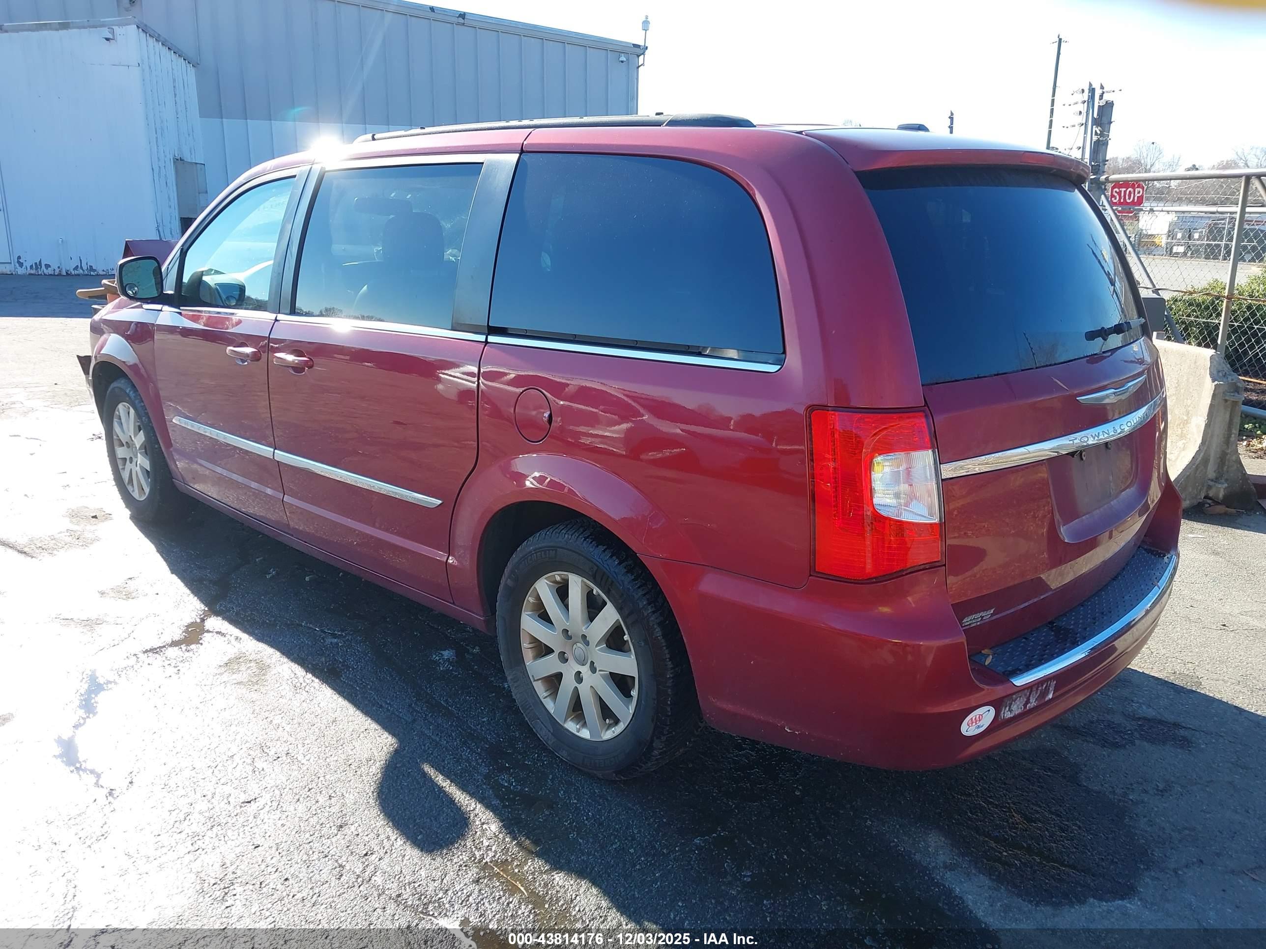 CHRYSLER TOWN image 3