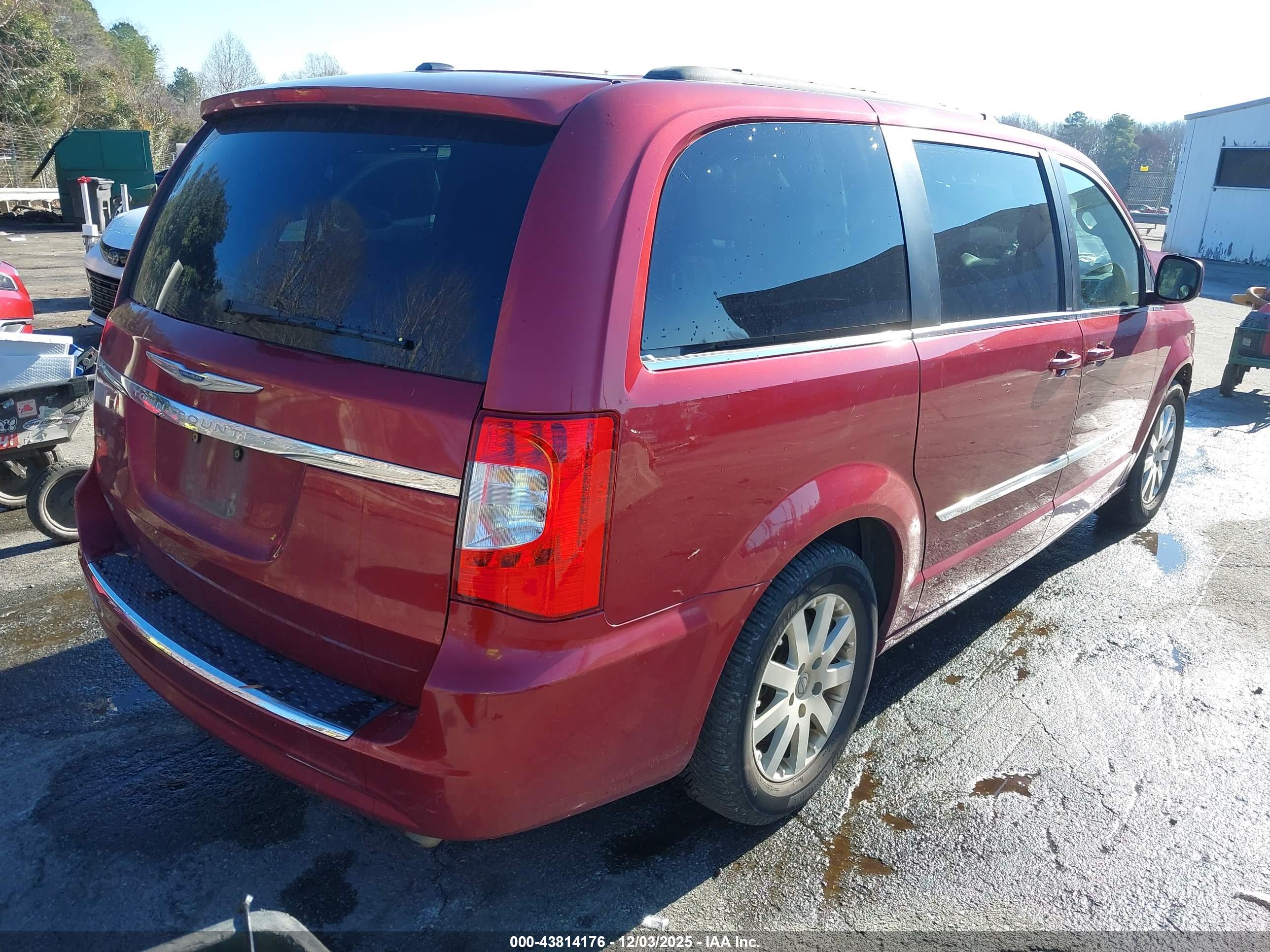 CHRYSLER TOWN image 4