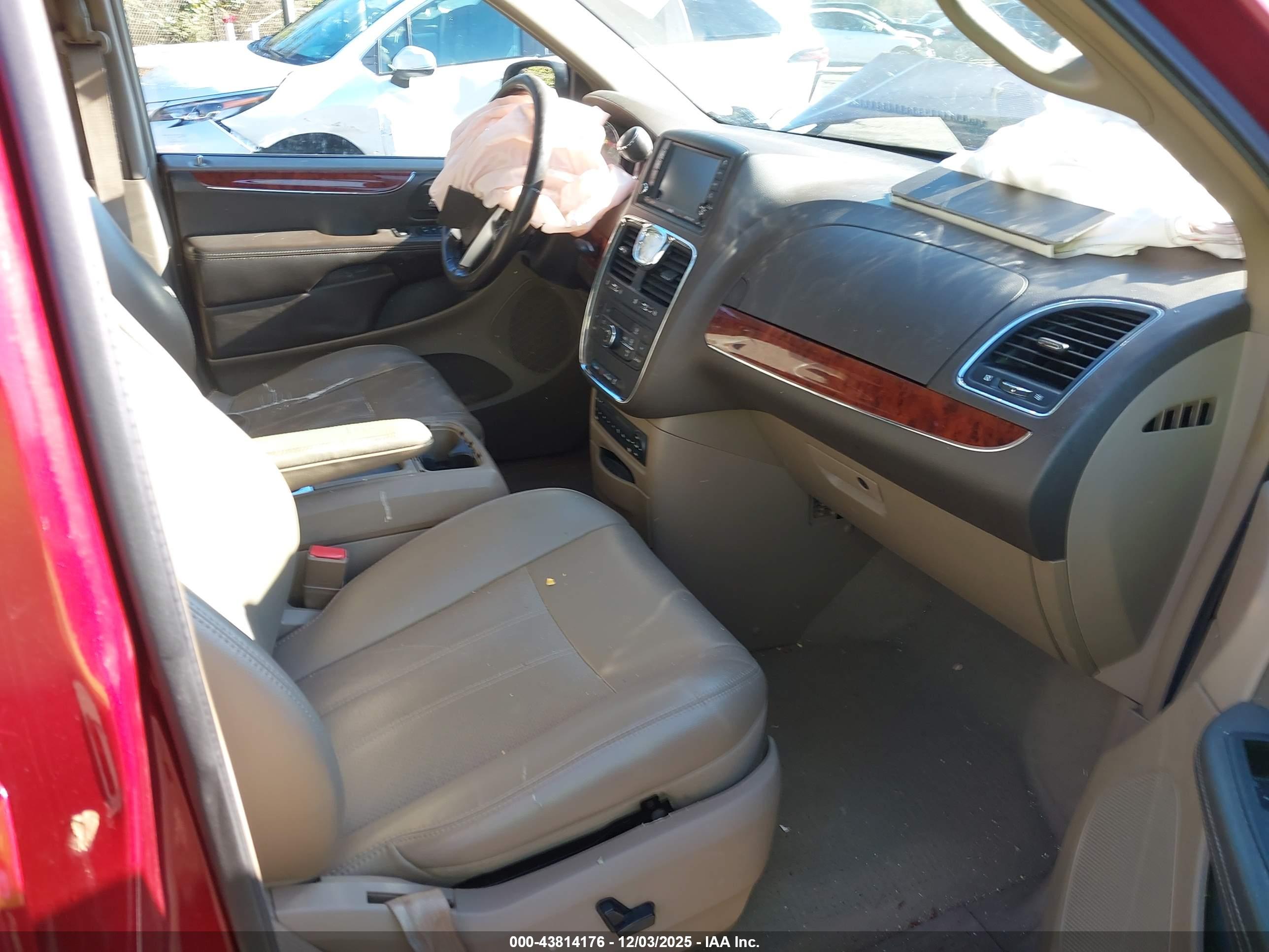 CHRYSLER TOWN image 5