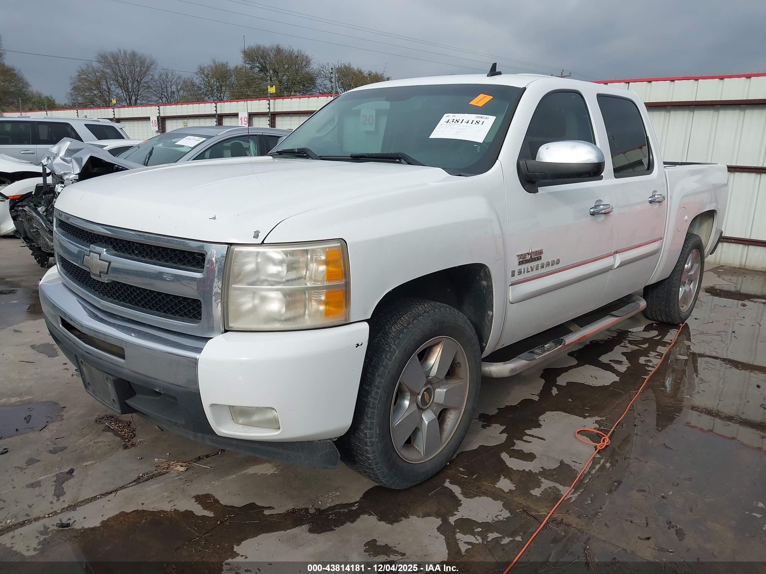 CHEVROLET SILVERADO image 2