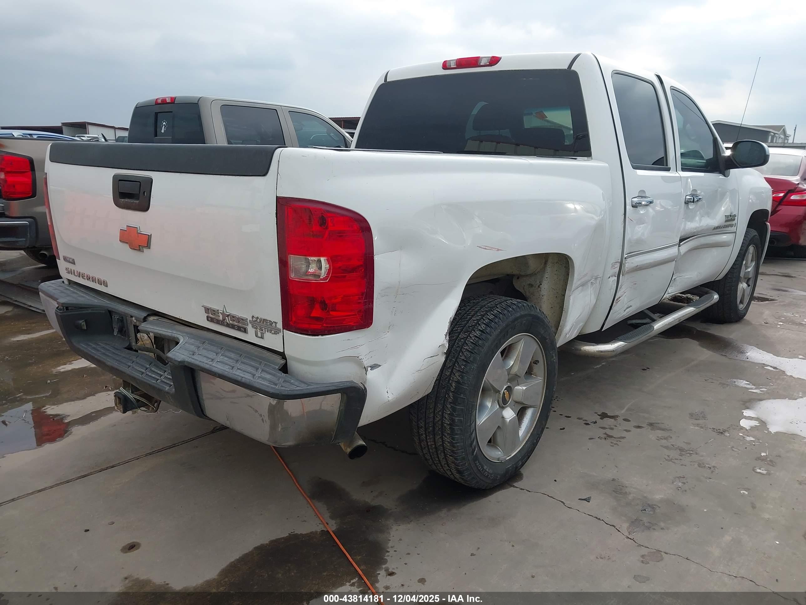CHEVROLET SILVERADO image 4