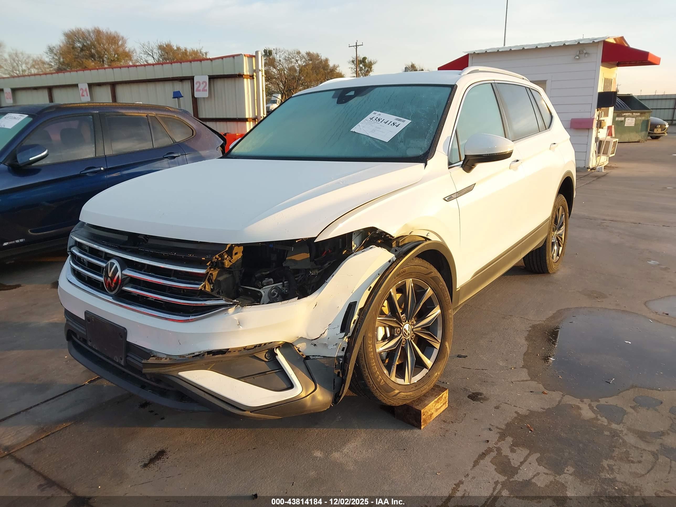 VOLKSWAGEN TIGUAN image 2