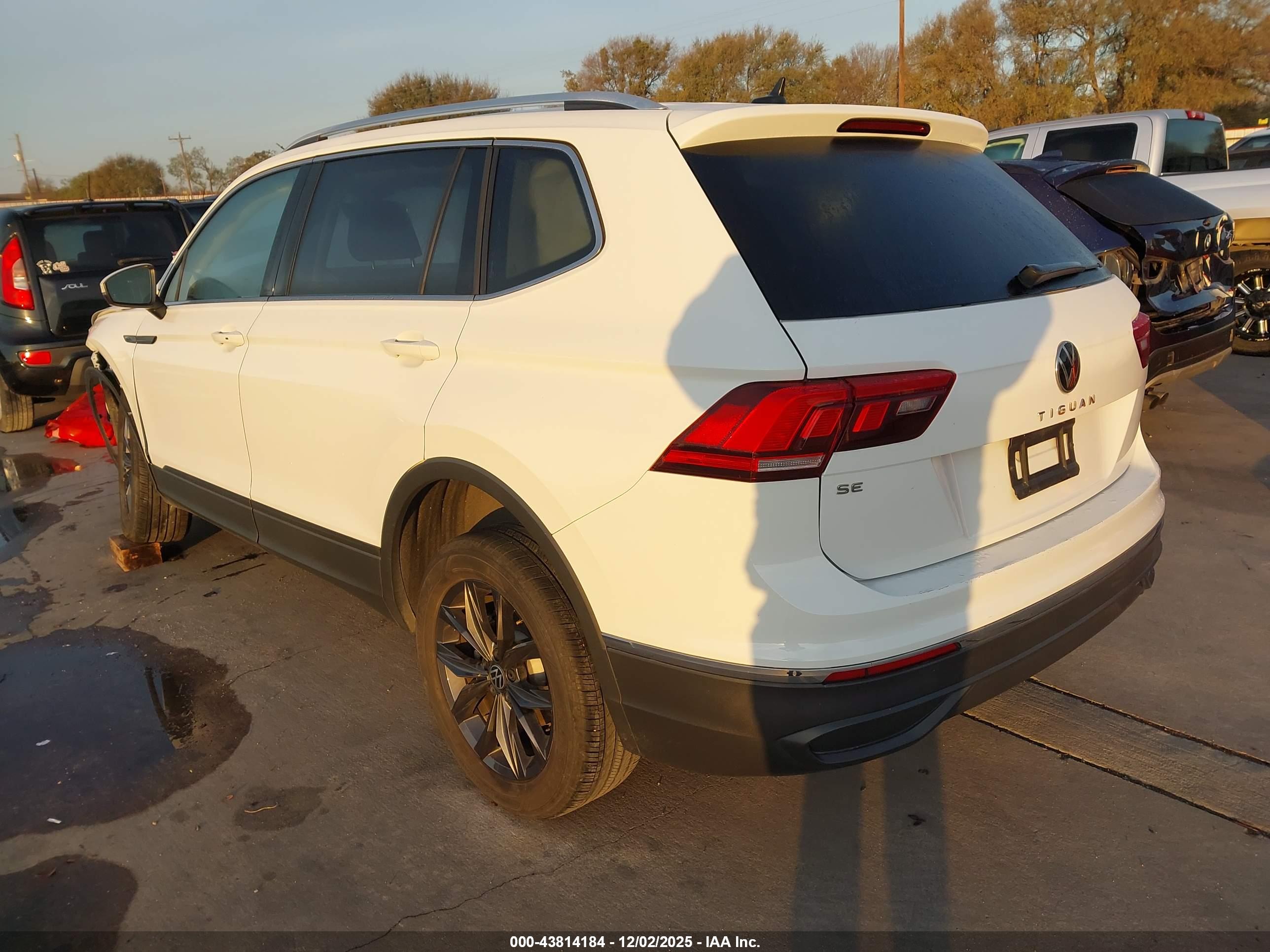 VOLKSWAGEN TIGUAN image 3