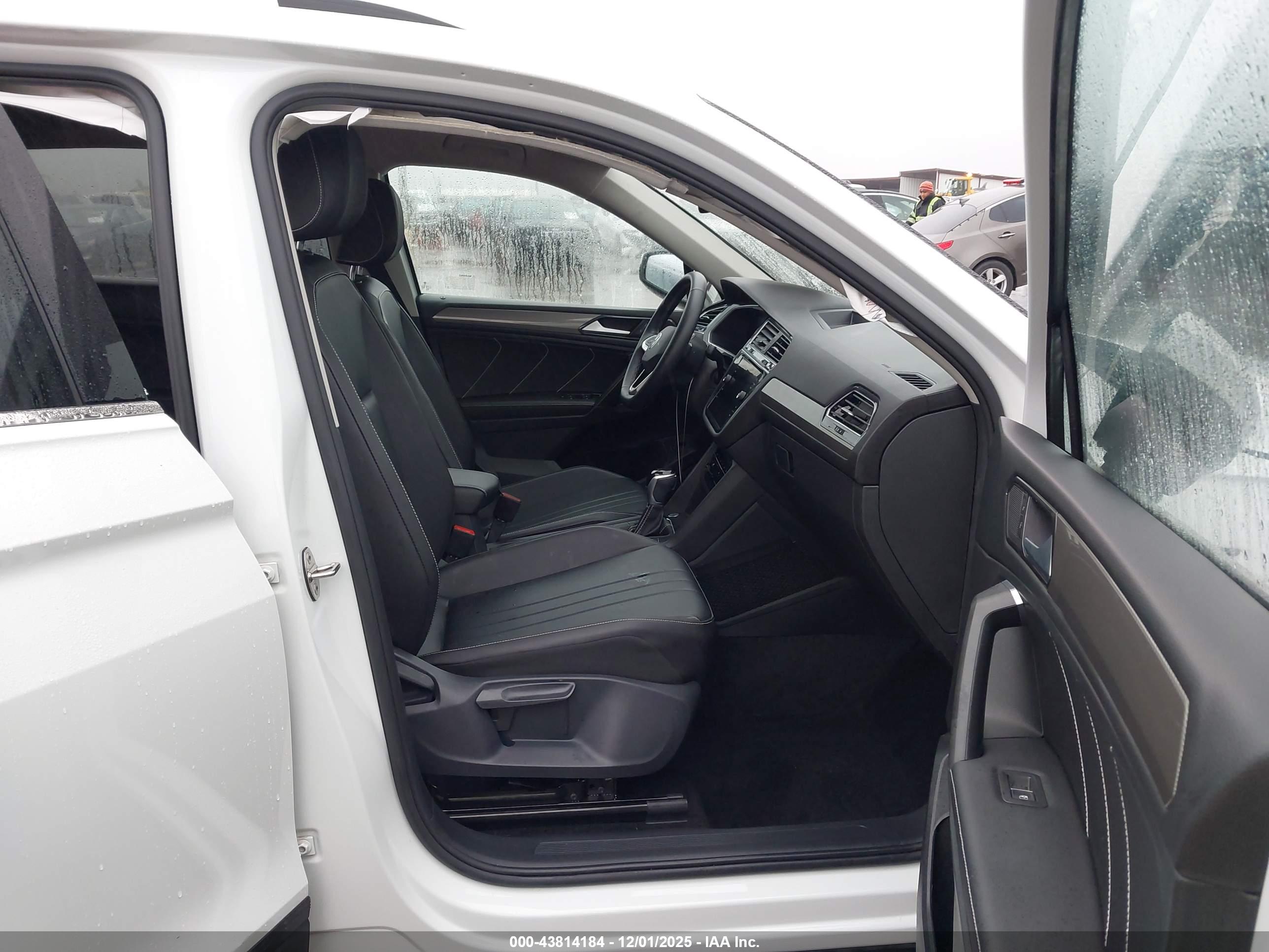 VOLKSWAGEN TIGUAN image 5
