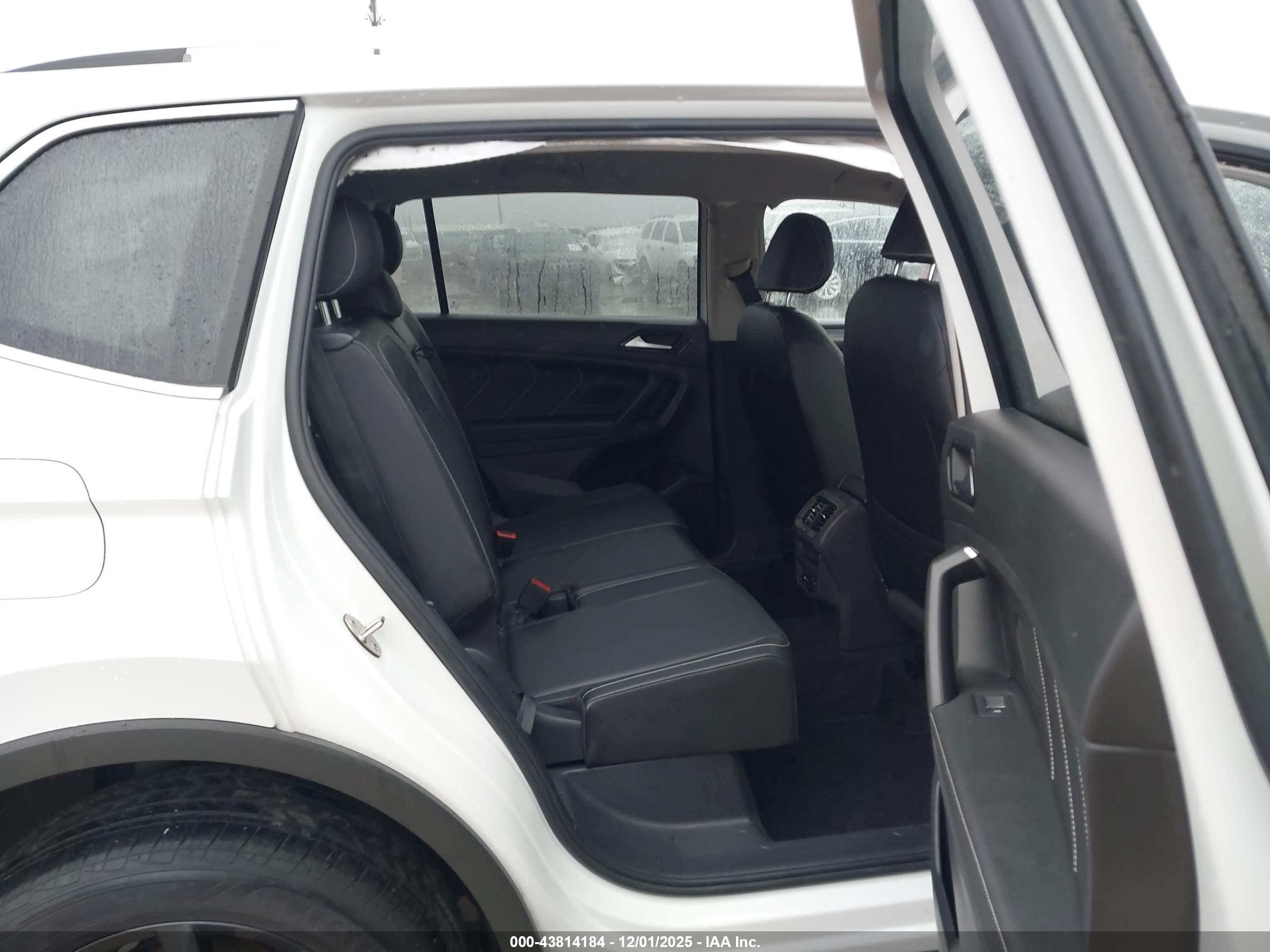 VOLKSWAGEN TIGUAN image 8