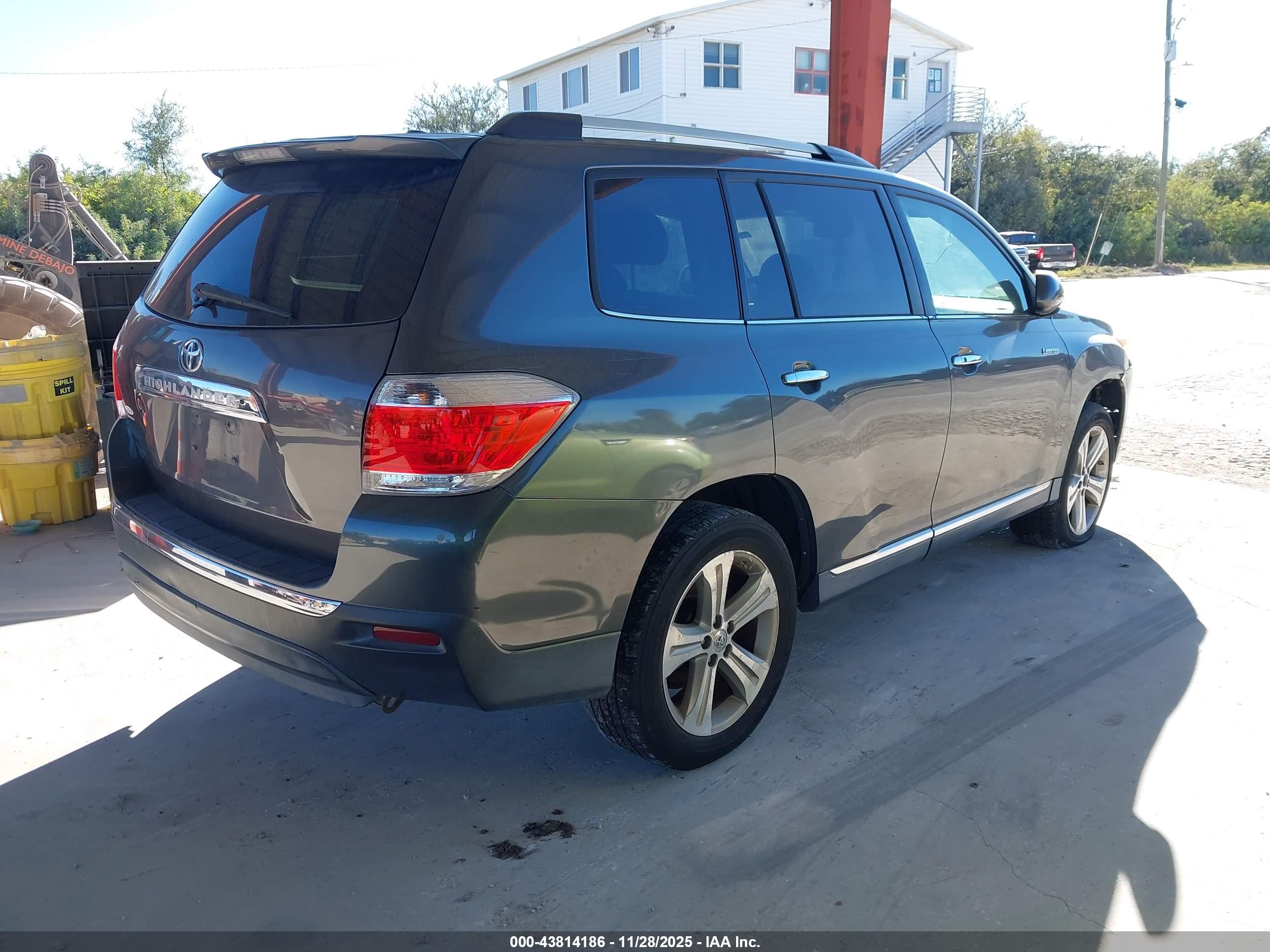 TOYOTA HIGHLANDER image 4