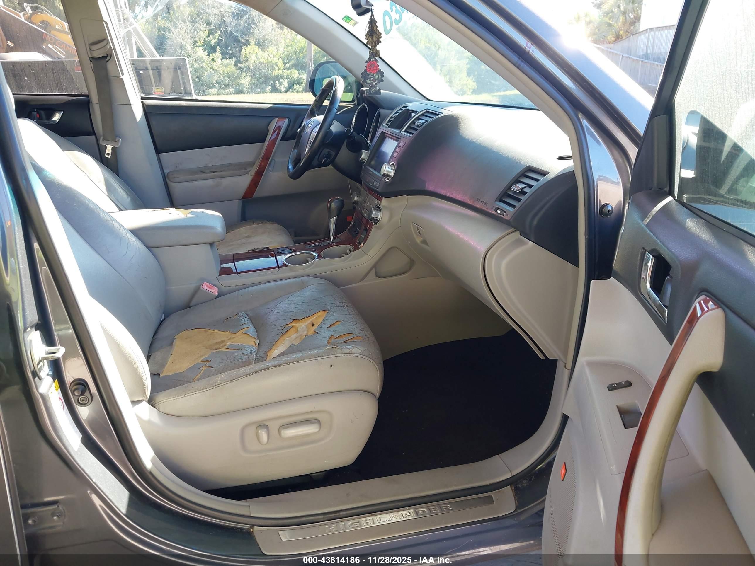 TOYOTA HIGHLANDER image 5