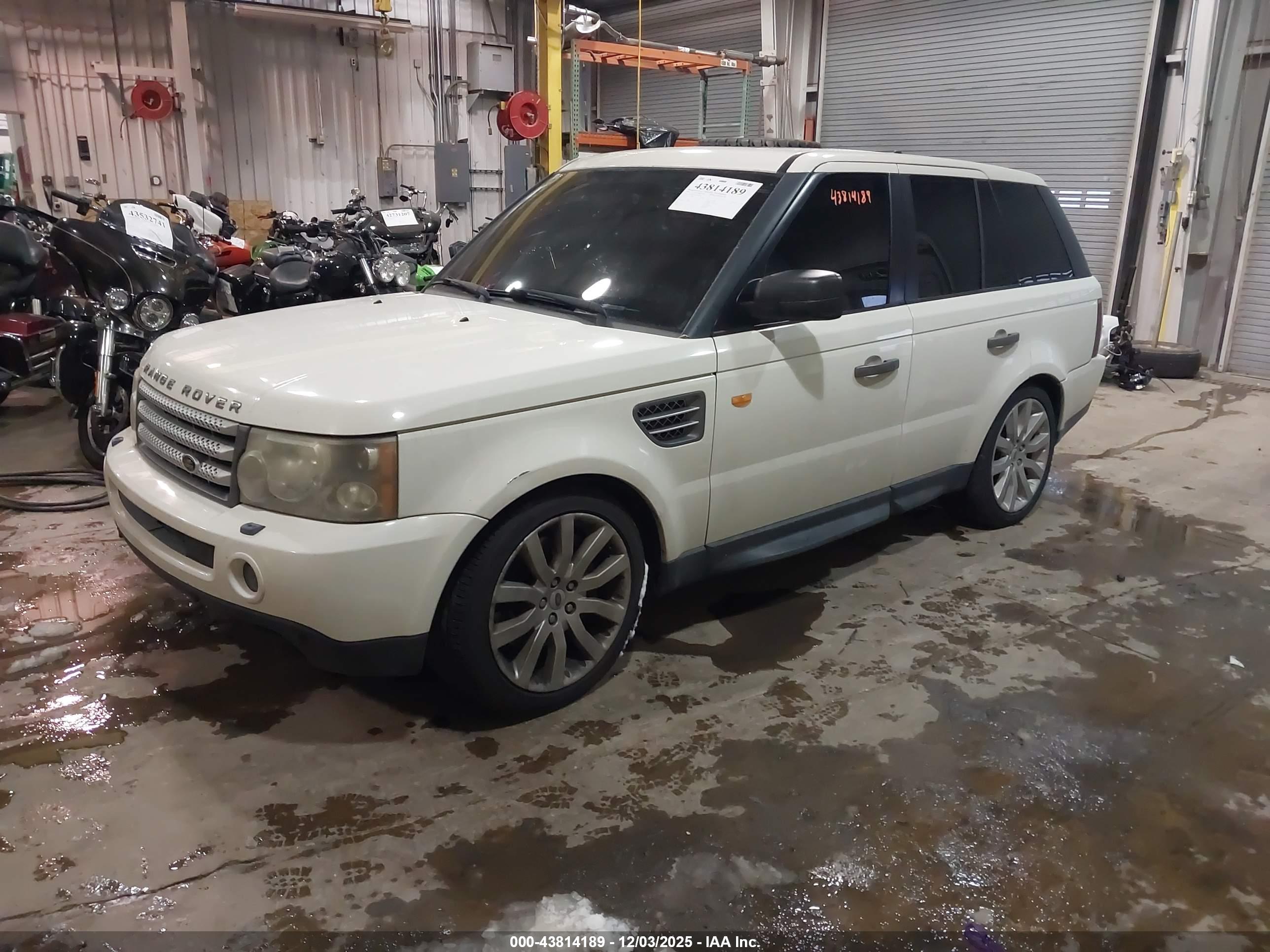 LAND ROVER image 2