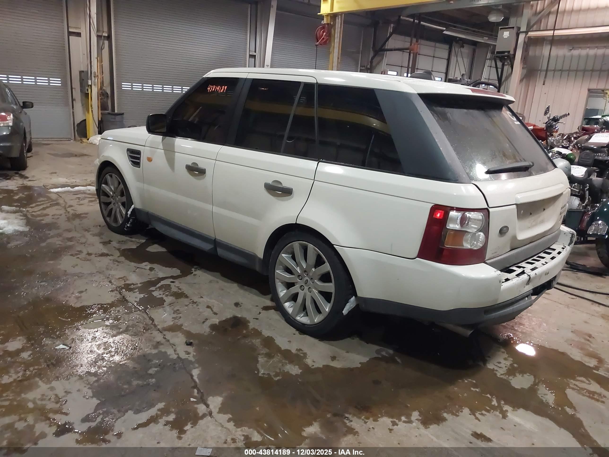 LAND ROVER image 3