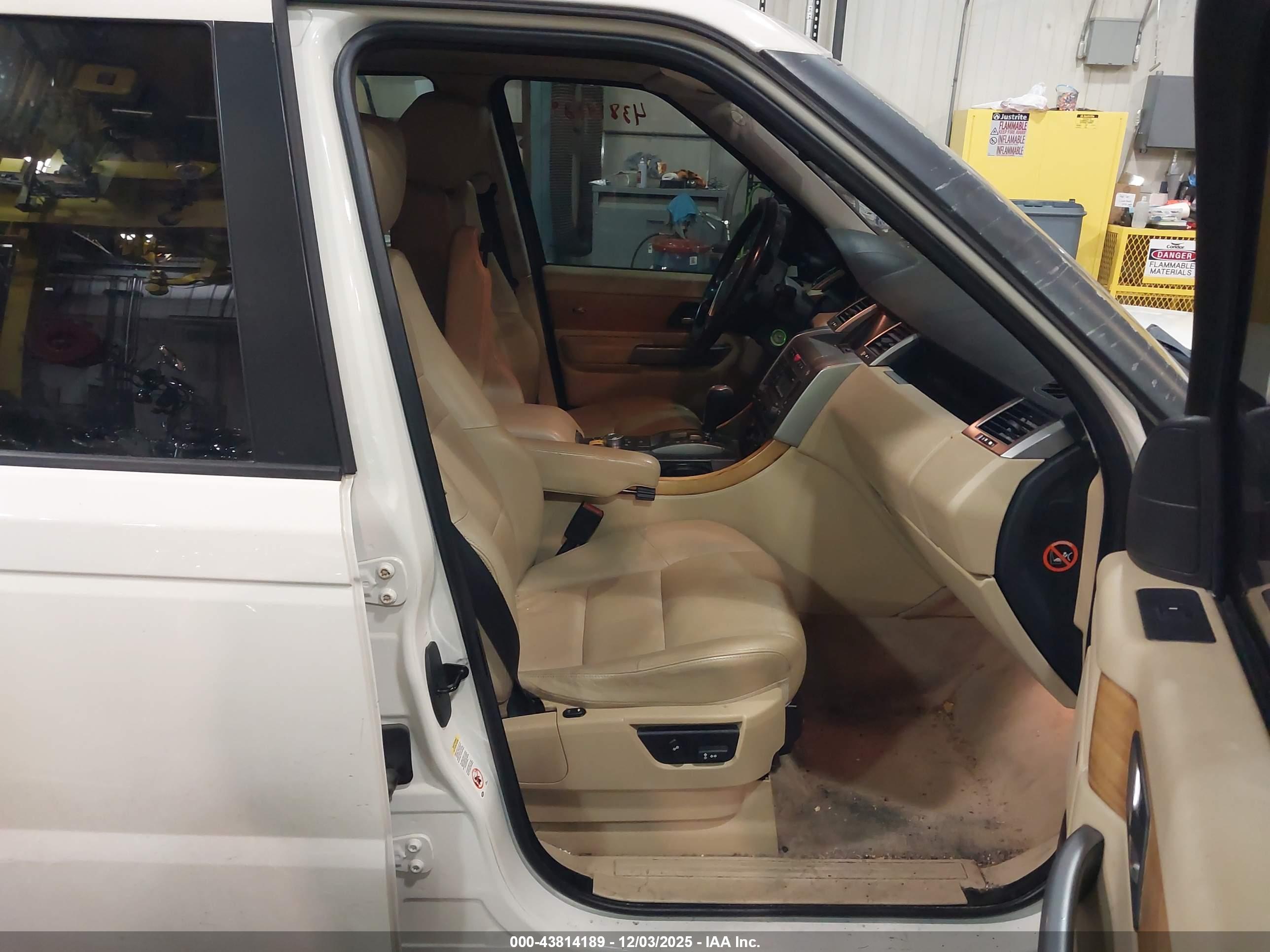 LAND ROVER image 5