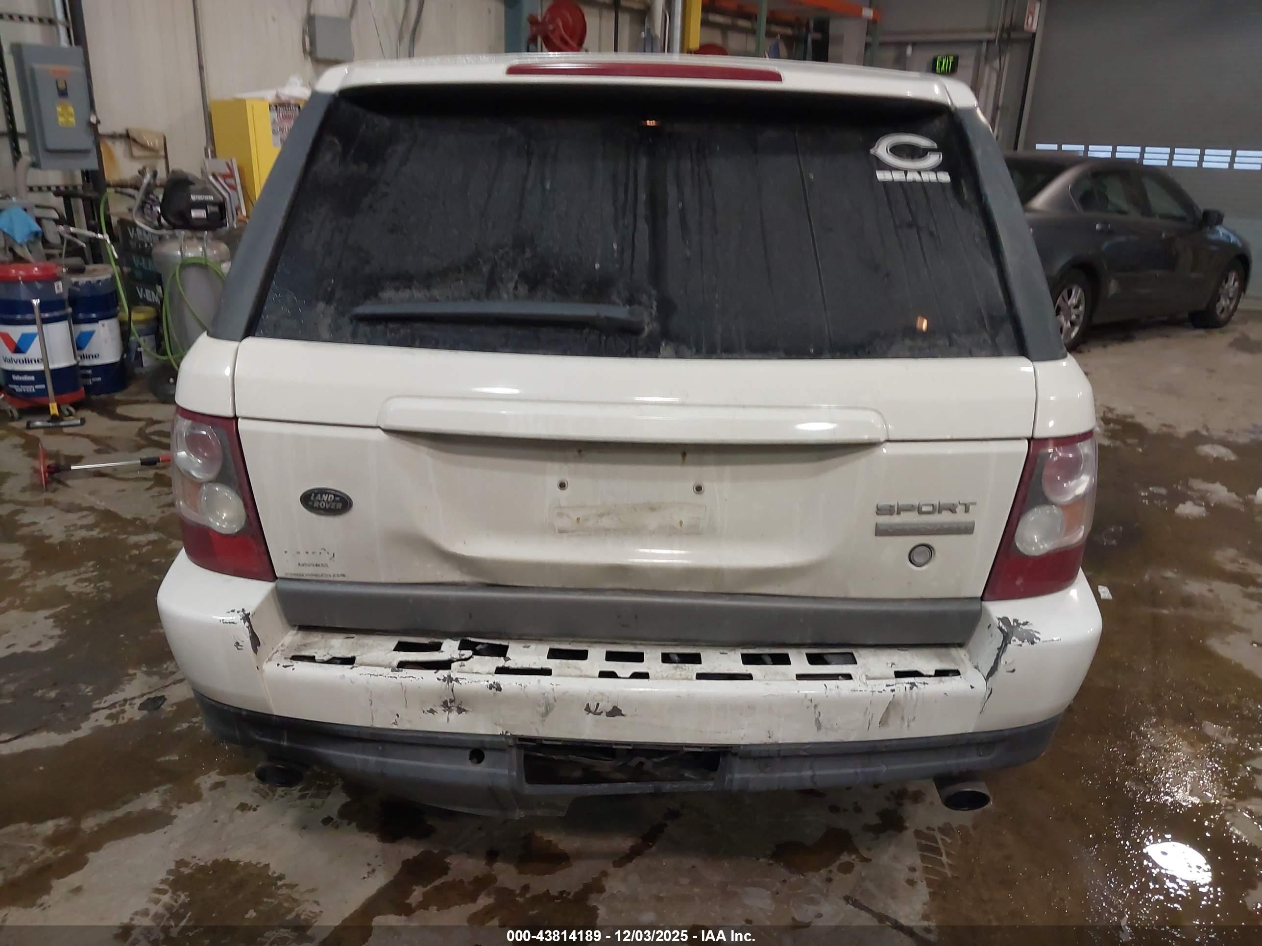 LAND ROVER image 6