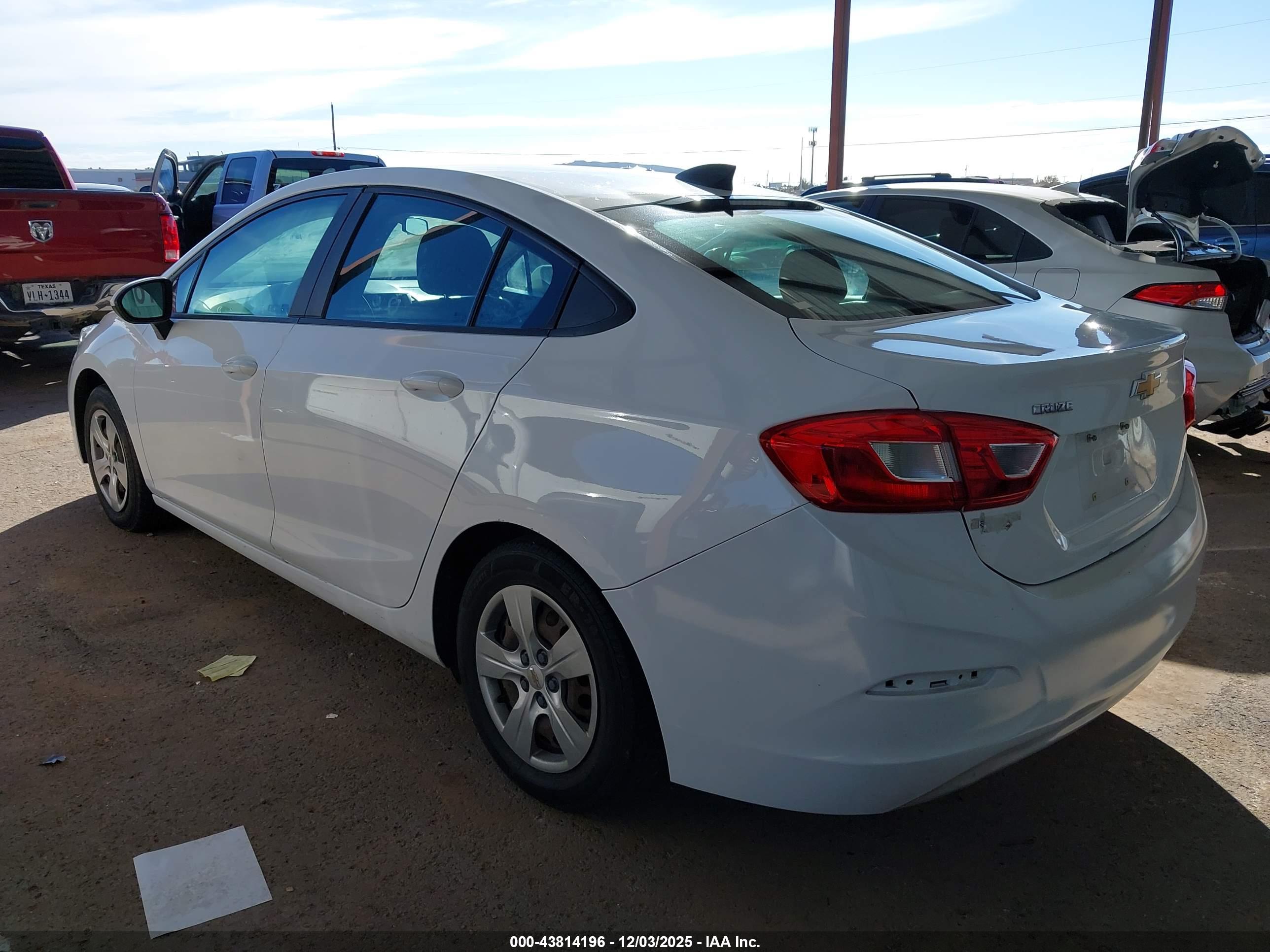 CHEVROLET CRUZE image 3