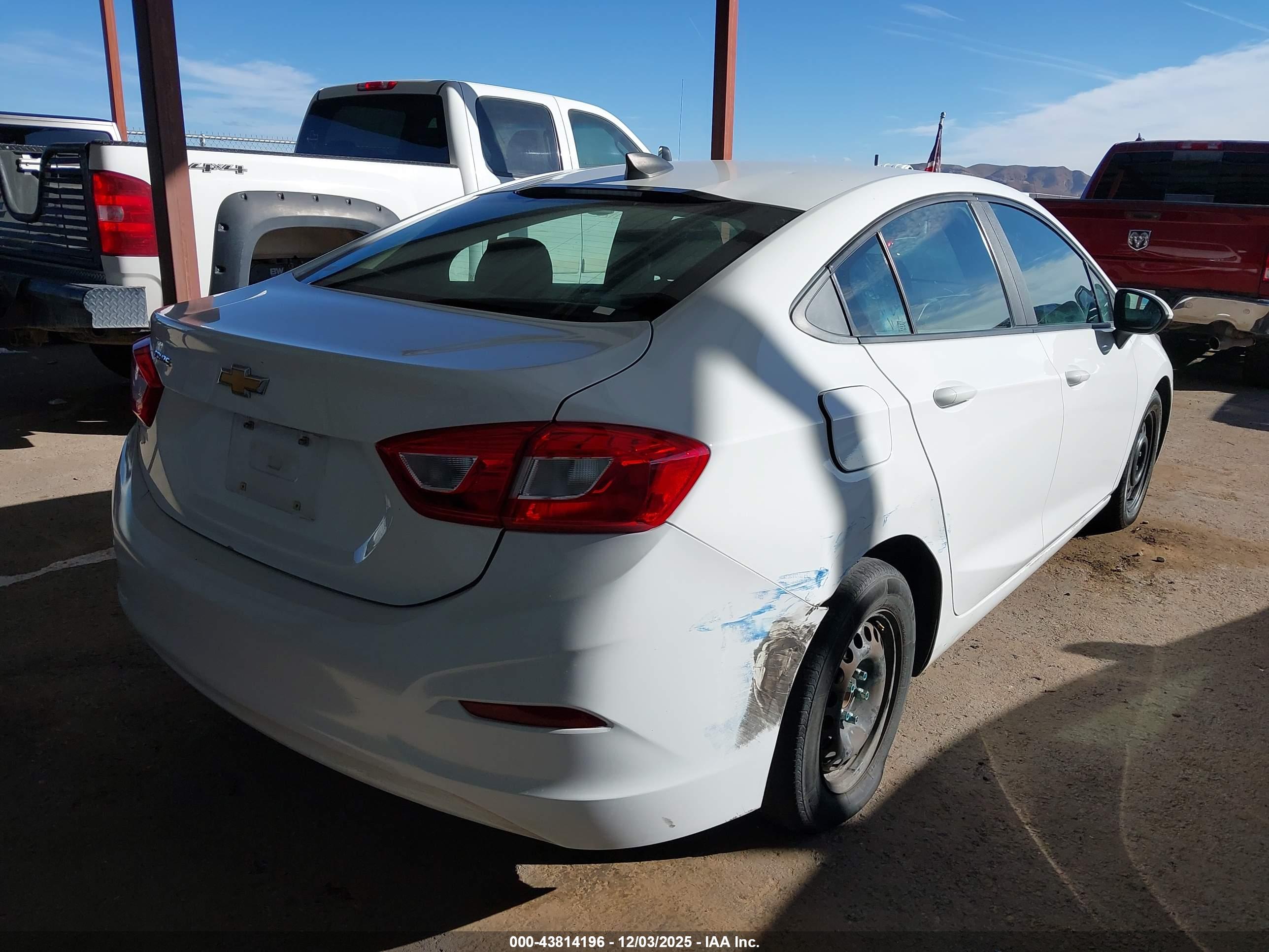 CHEVROLET CRUZE image 4