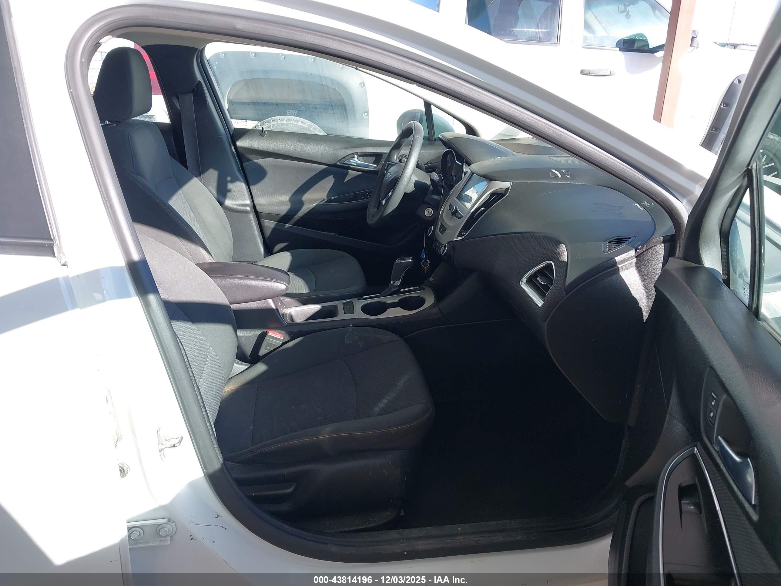 CHEVROLET CRUZE image 5