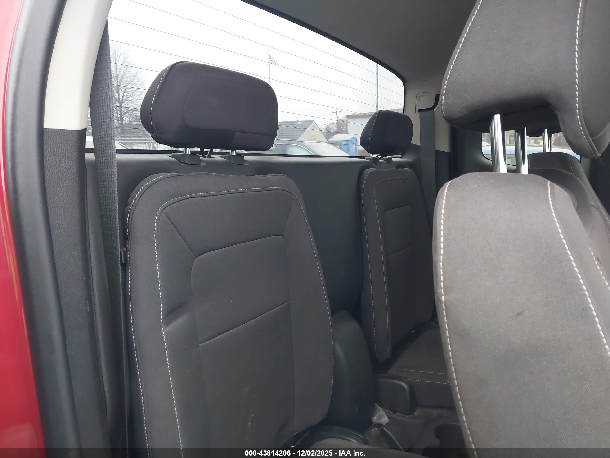 CHEVROLET COLORADO image 8