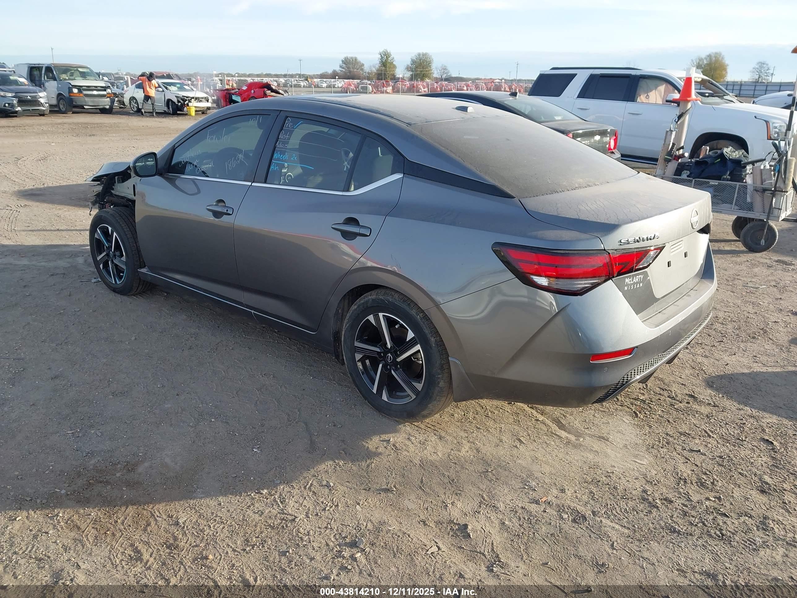 NISSAN SENTRA image 3