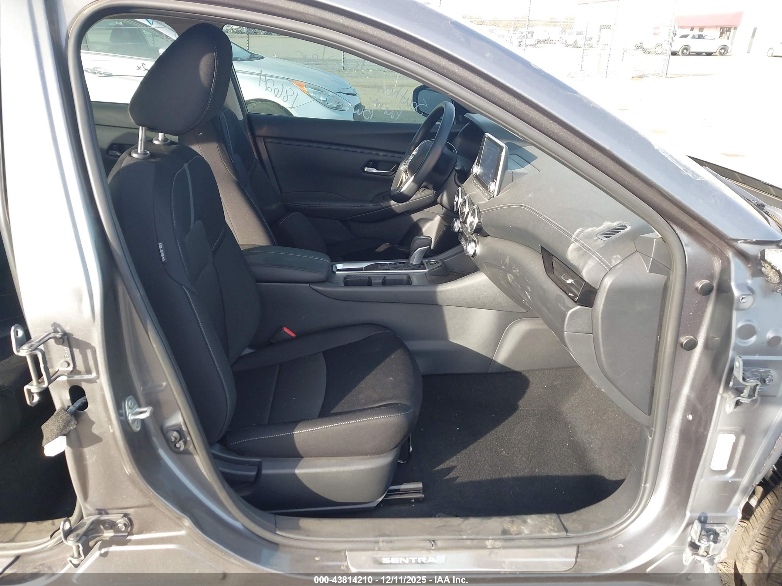 NISSAN SENTRA image 5