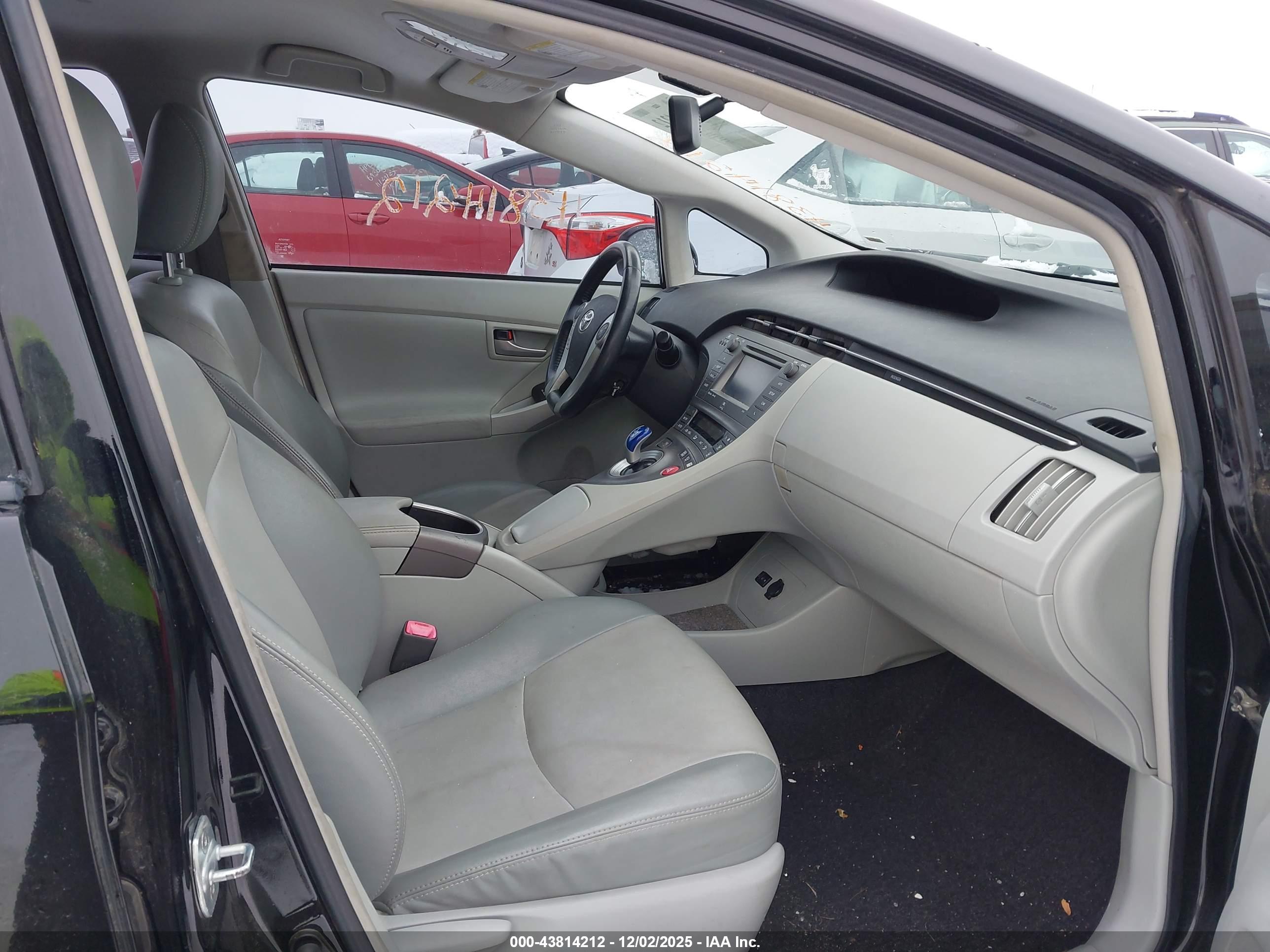 TOYOTA PRIUS image 5