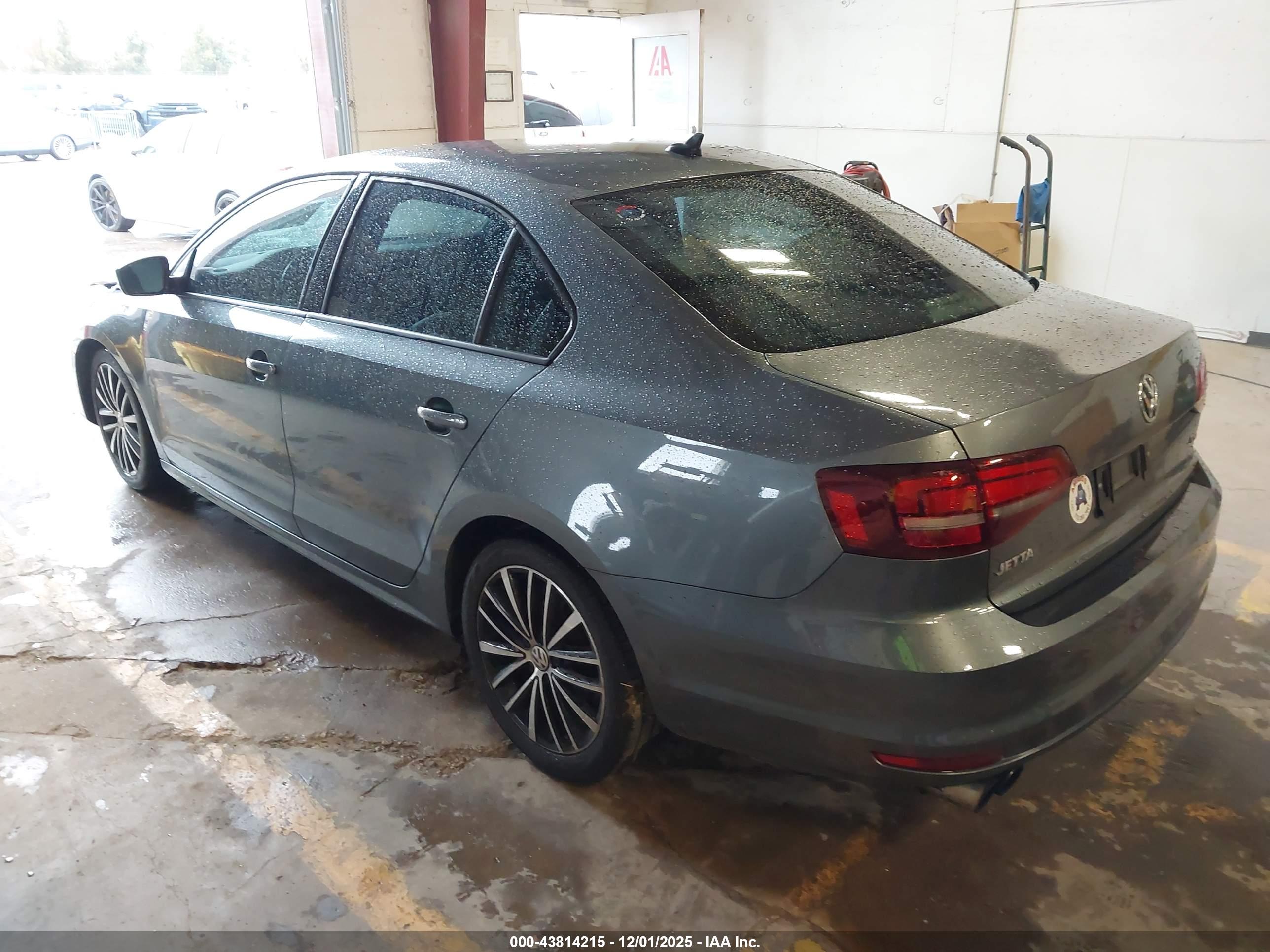 VOLKSWAGEN JETTA image 3
