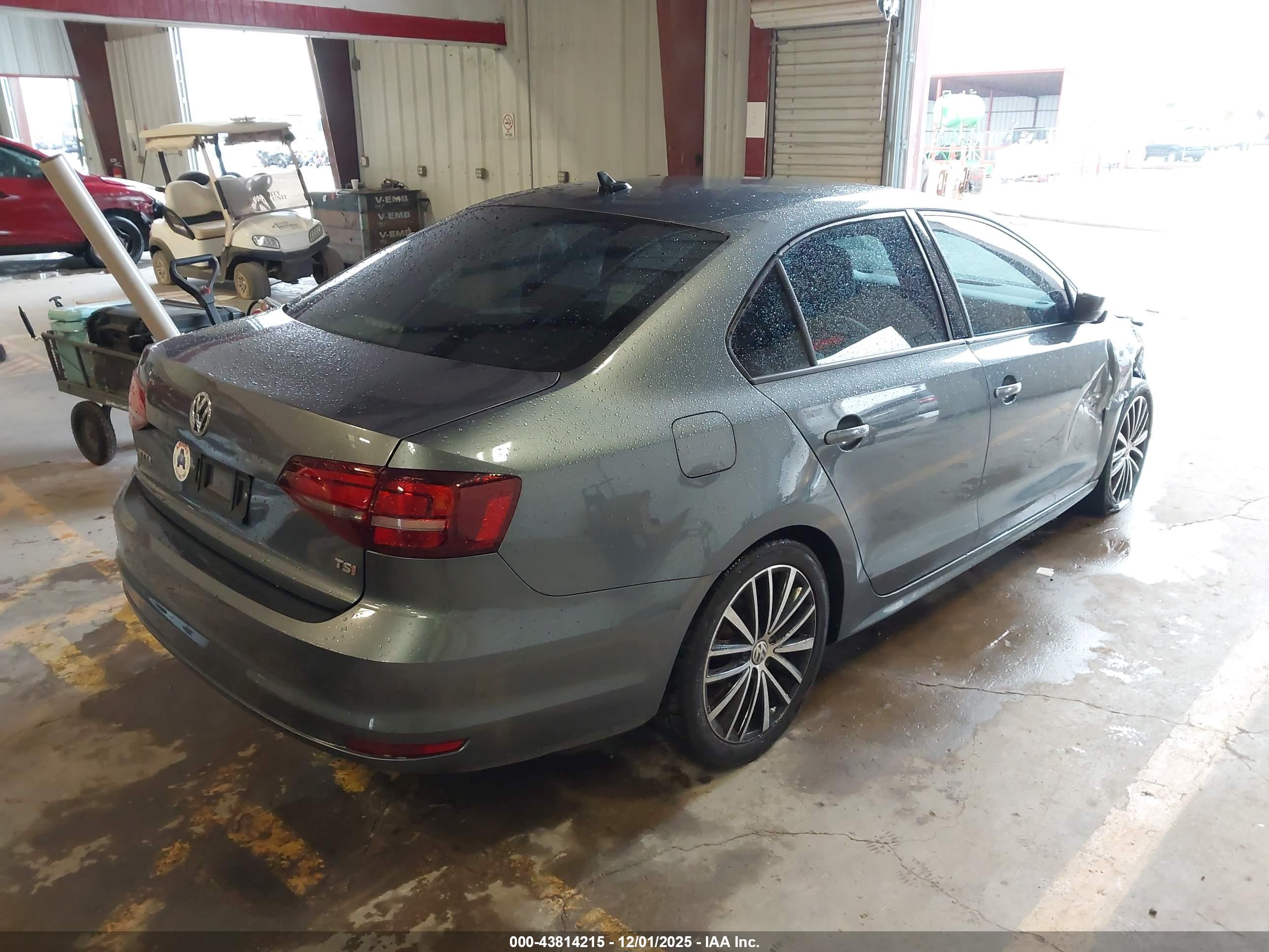 VOLKSWAGEN JETTA image 4