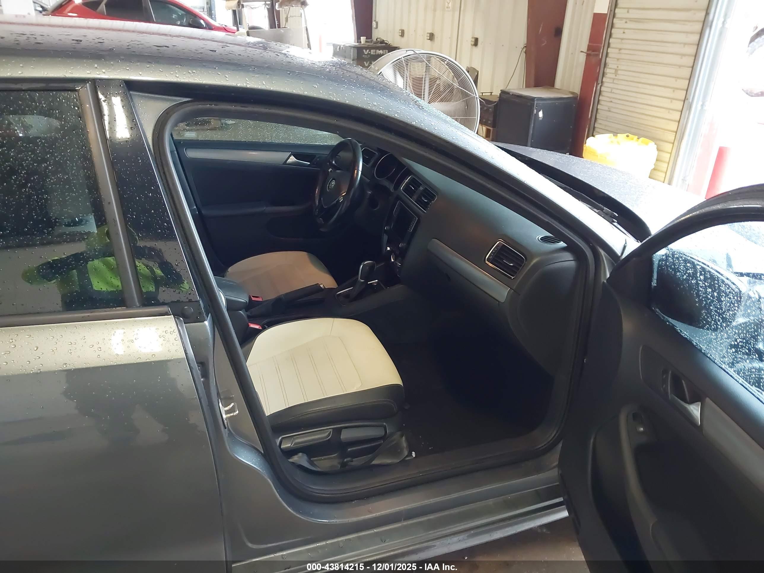 VOLKSWAGEN JETTA image 5