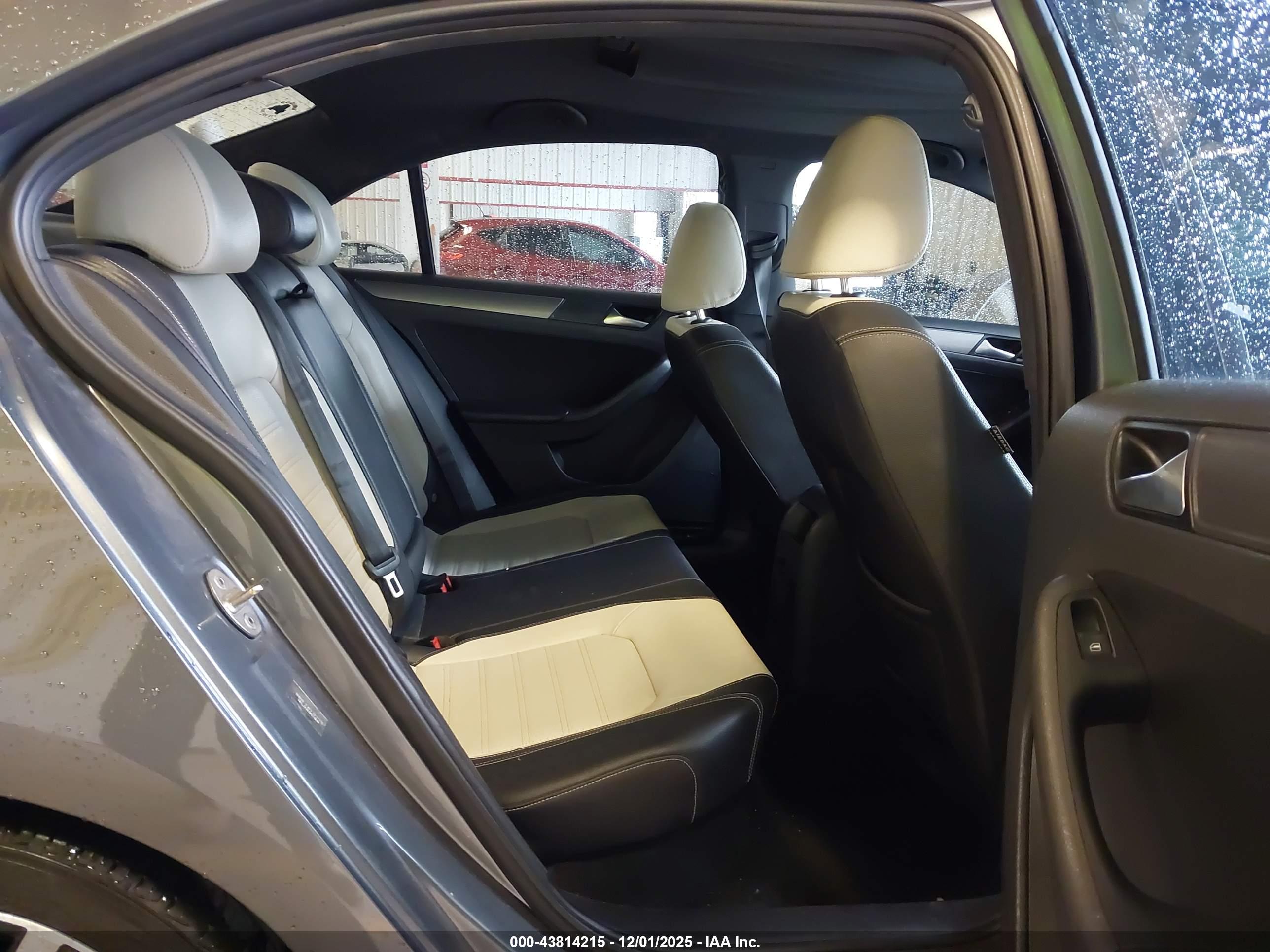 VOLKSWAGEN JETTA image 8