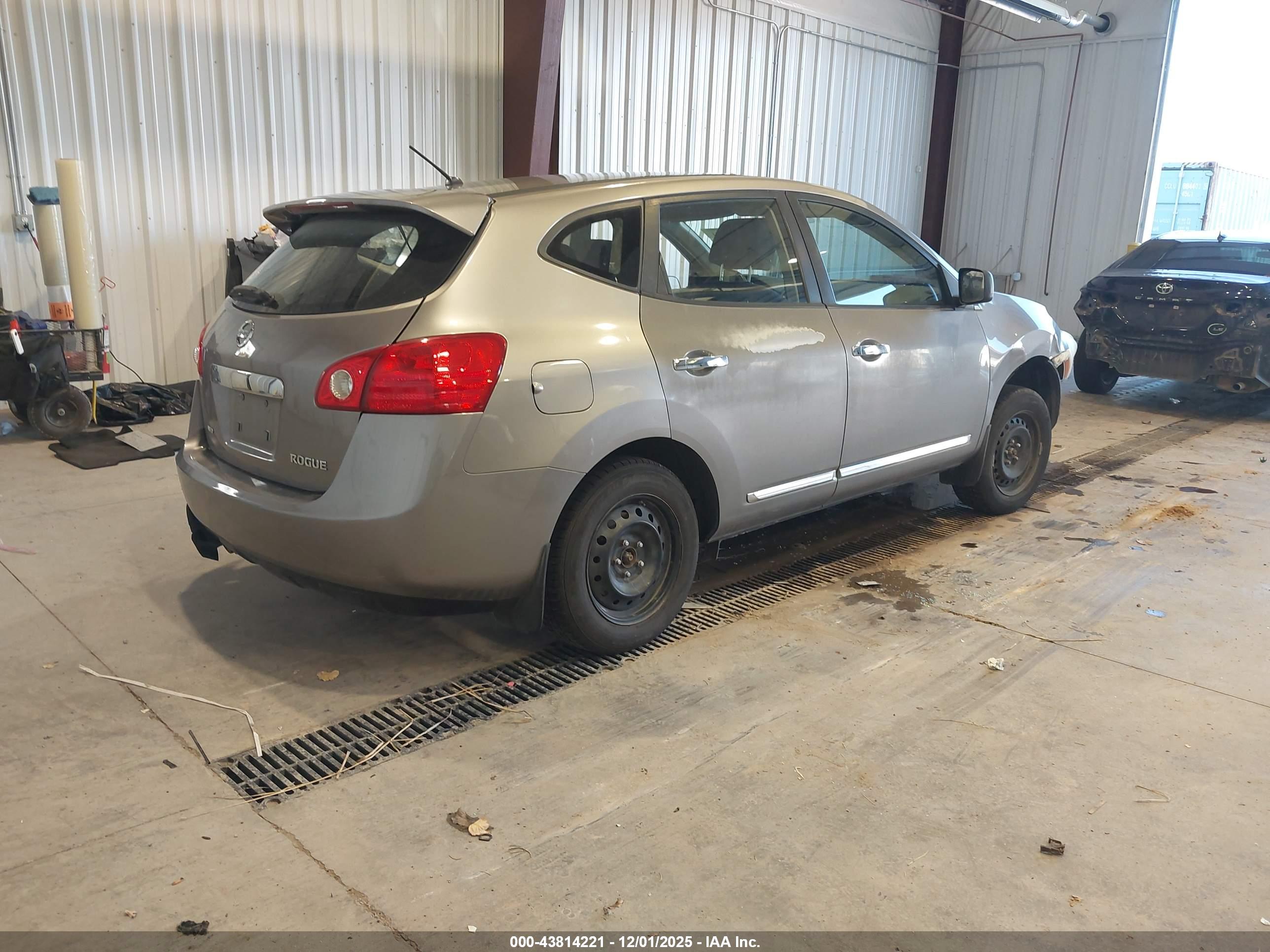 NISSAN ROGUE image 4