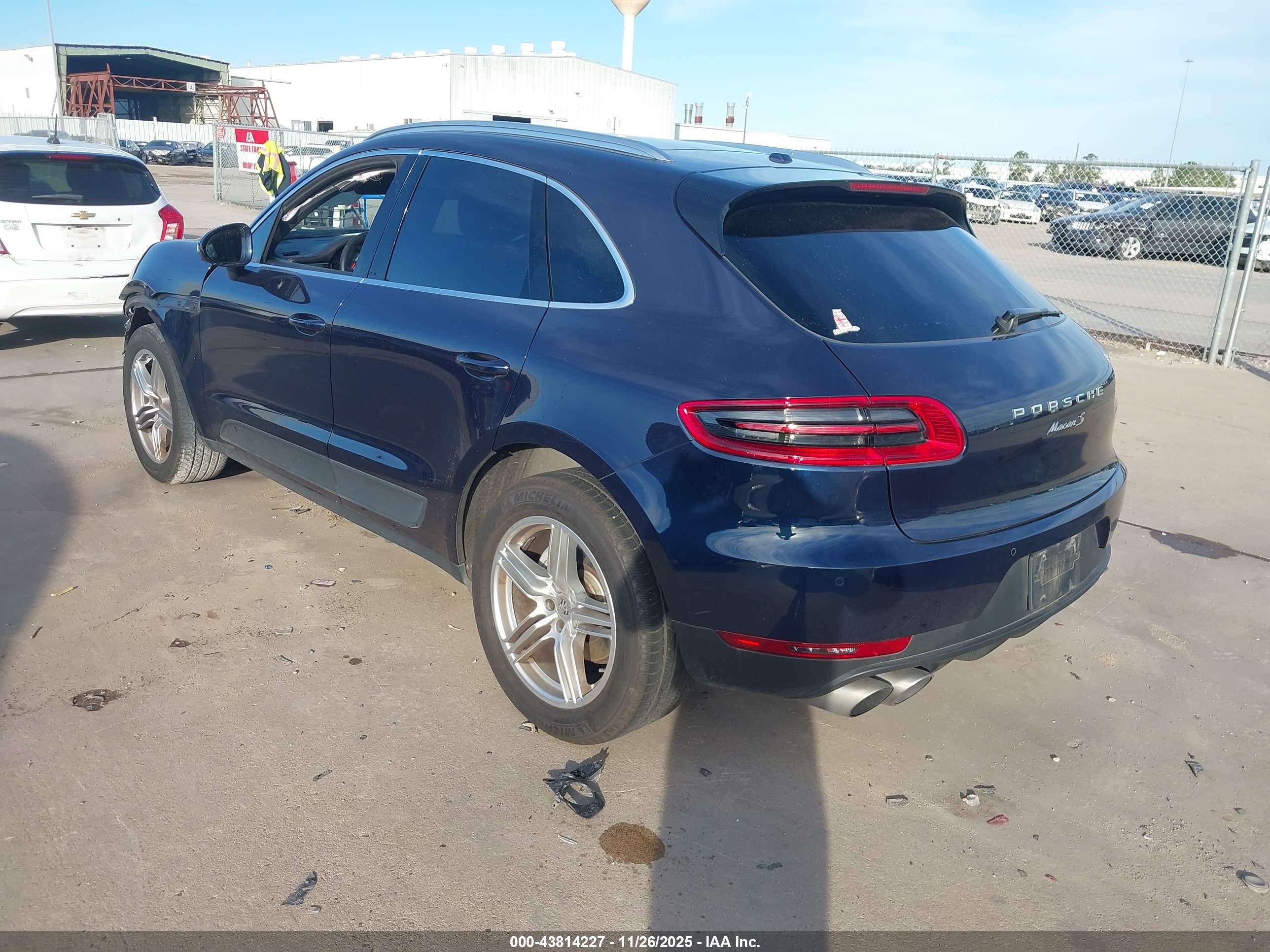 PORSCHE MACAN image 3