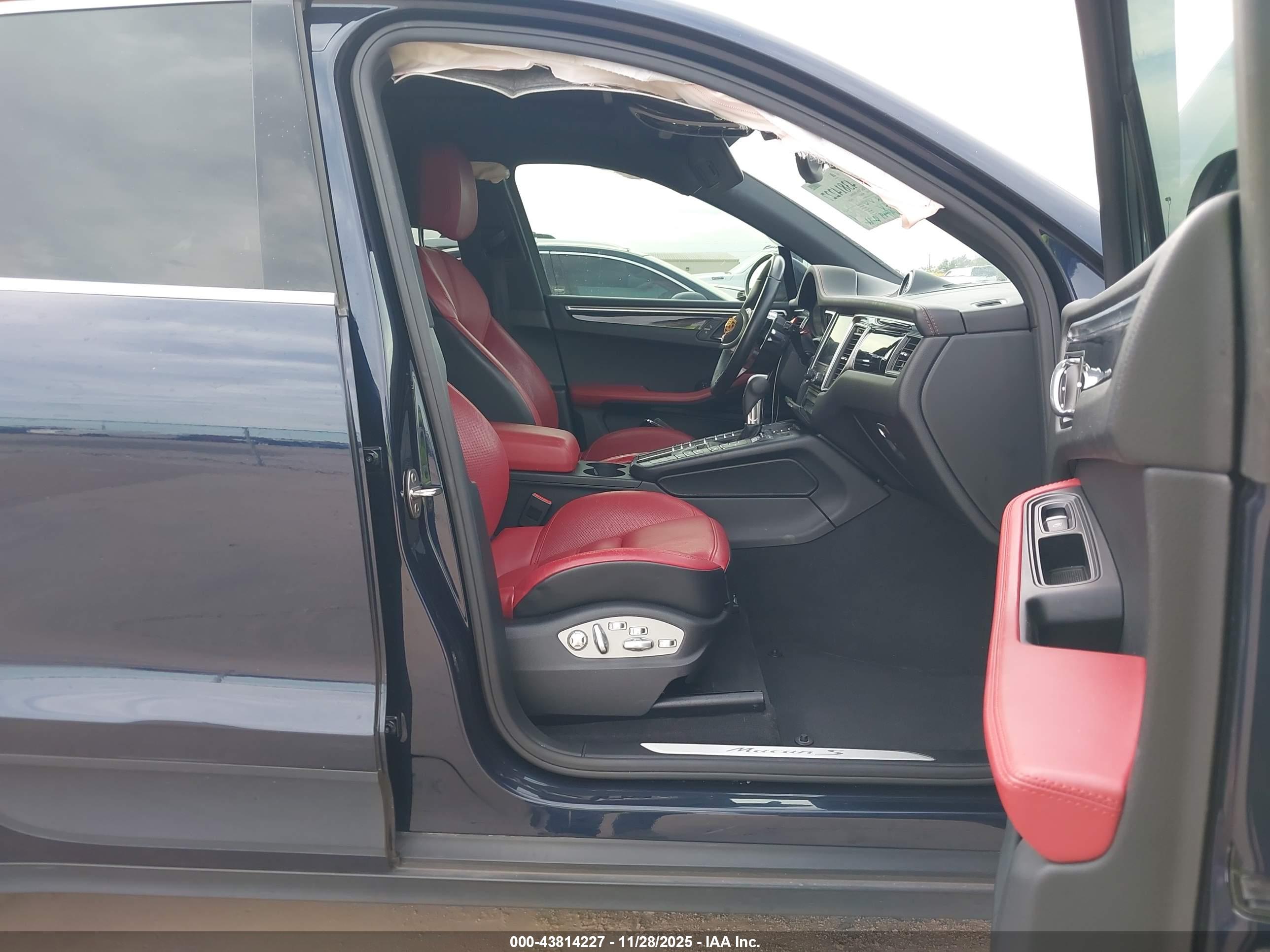PORSCHE MACAN image 5