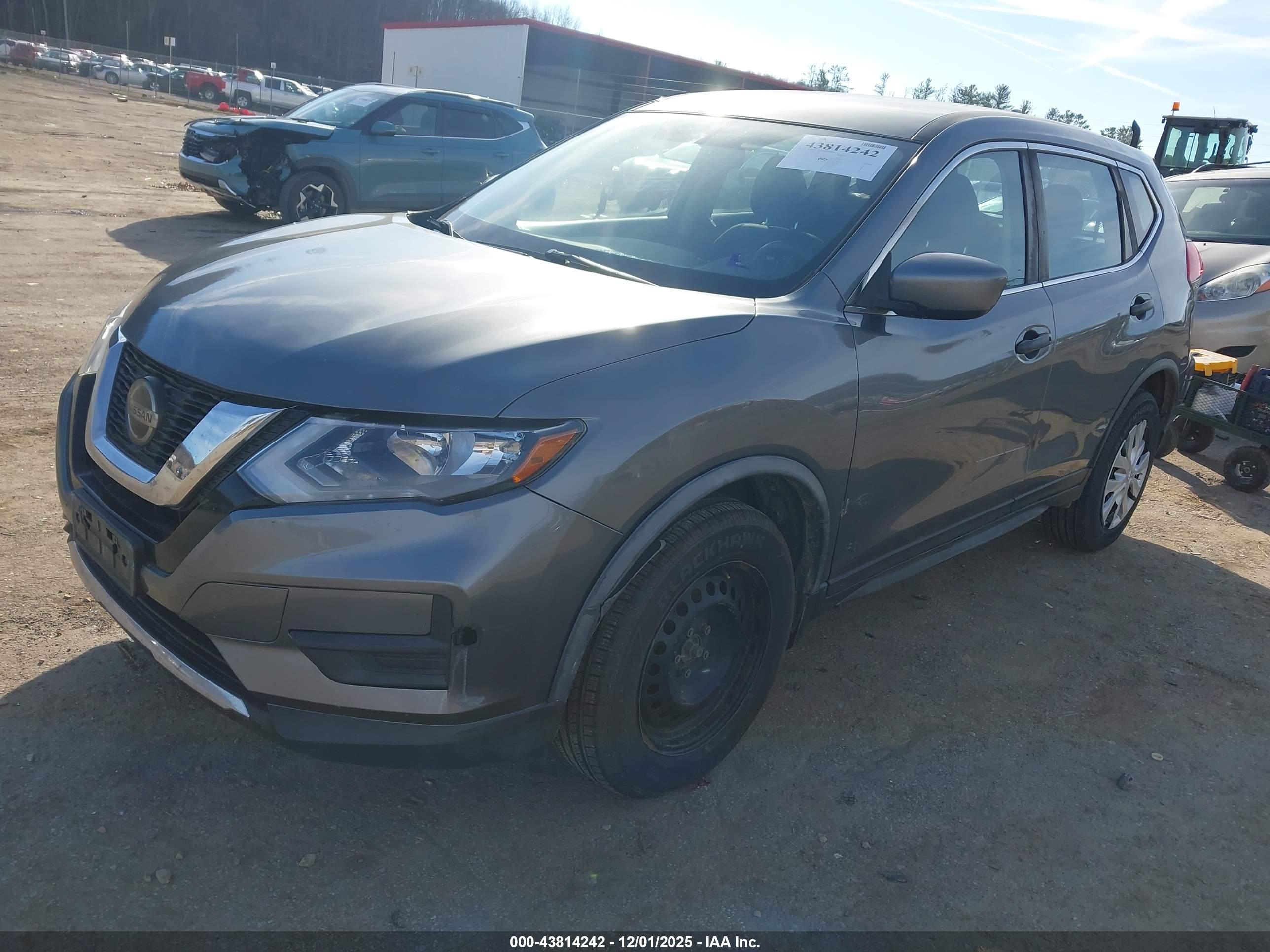 NISSAN ROGUE image 2