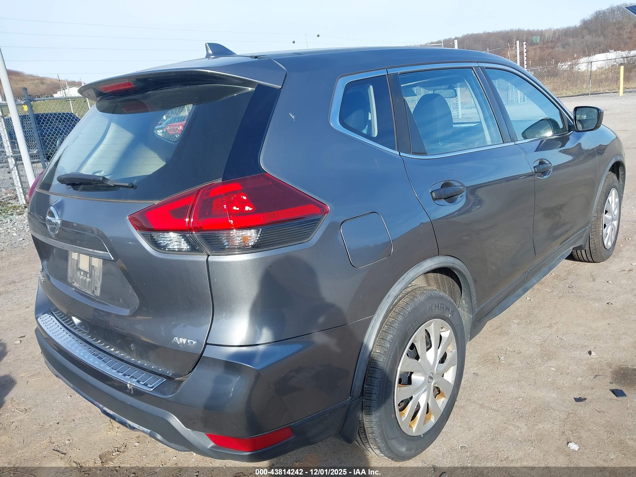 NISSAN ROGUE image 4