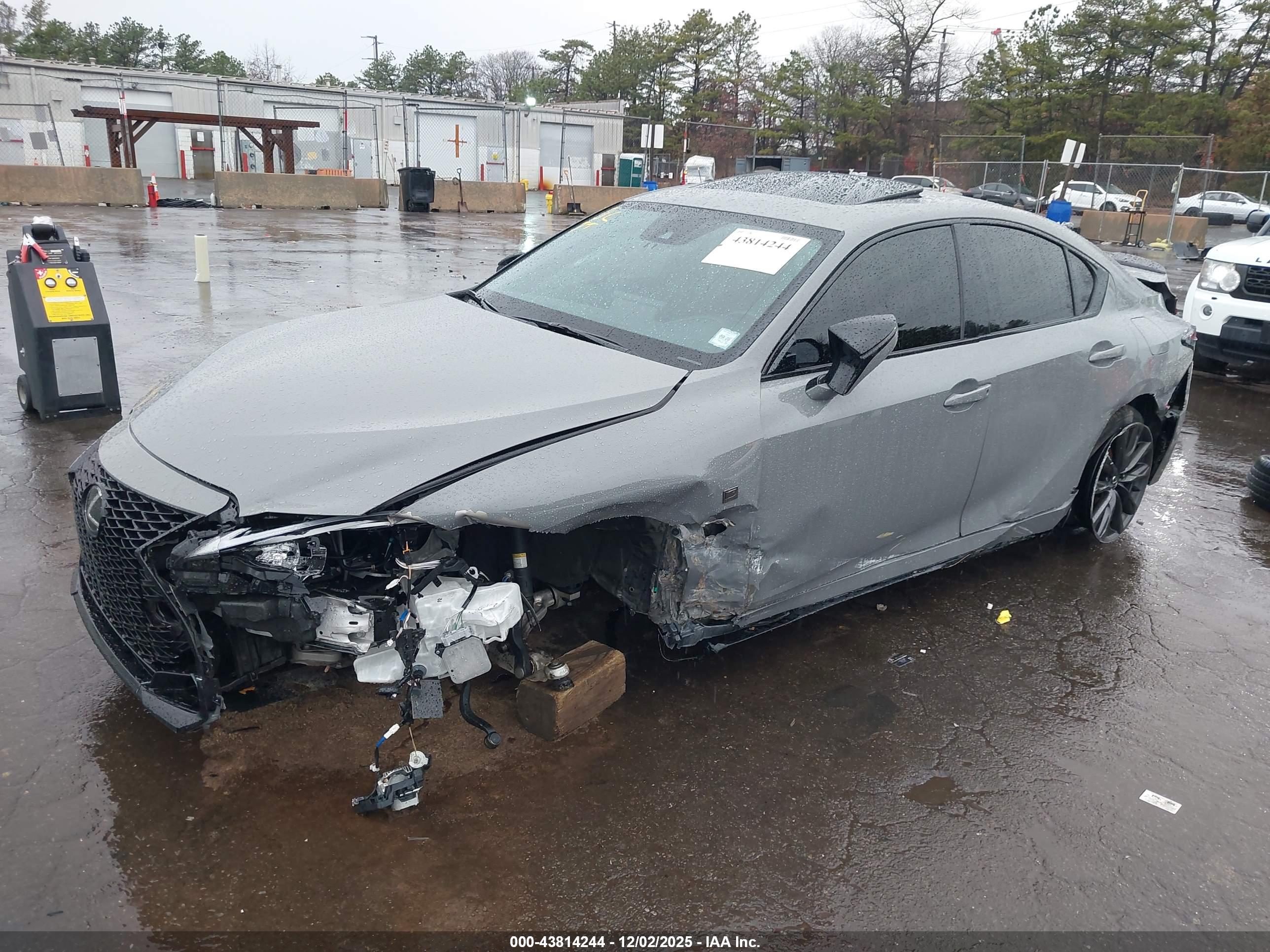 LEXUS IS image 2