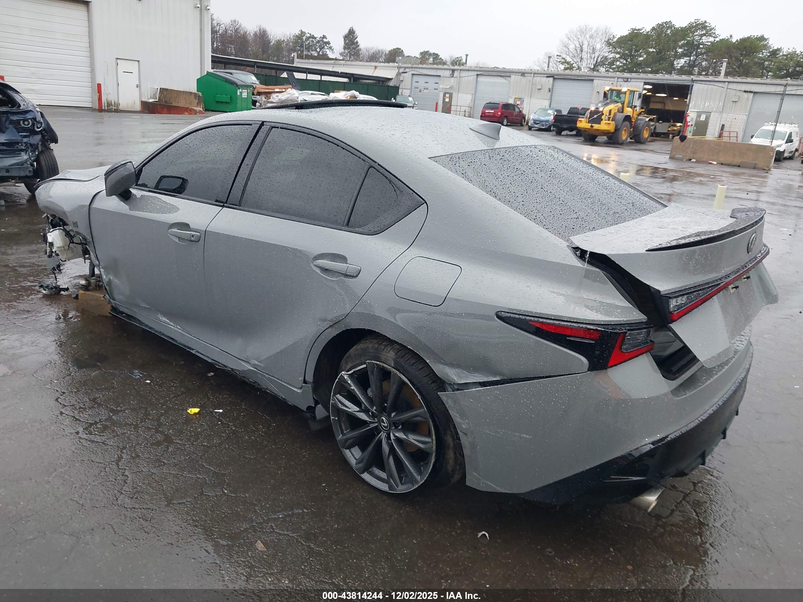 LEXUS IS image 3
