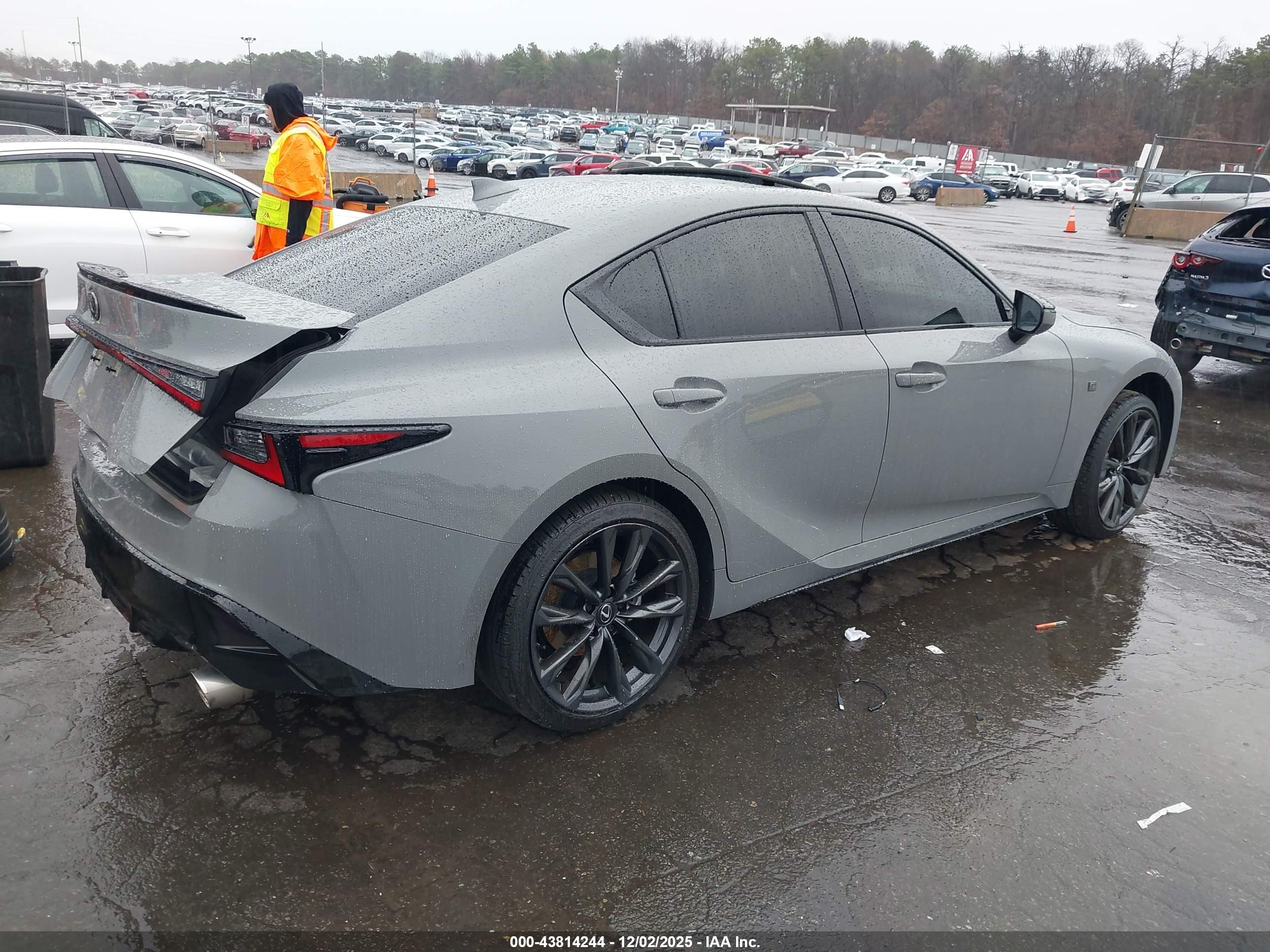 LEXUS IS image 4