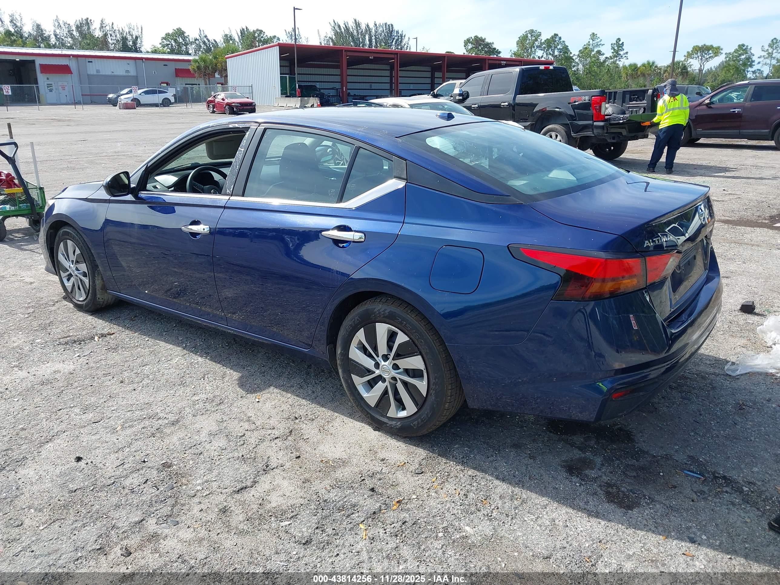 NISSAN ALTIMA image 3