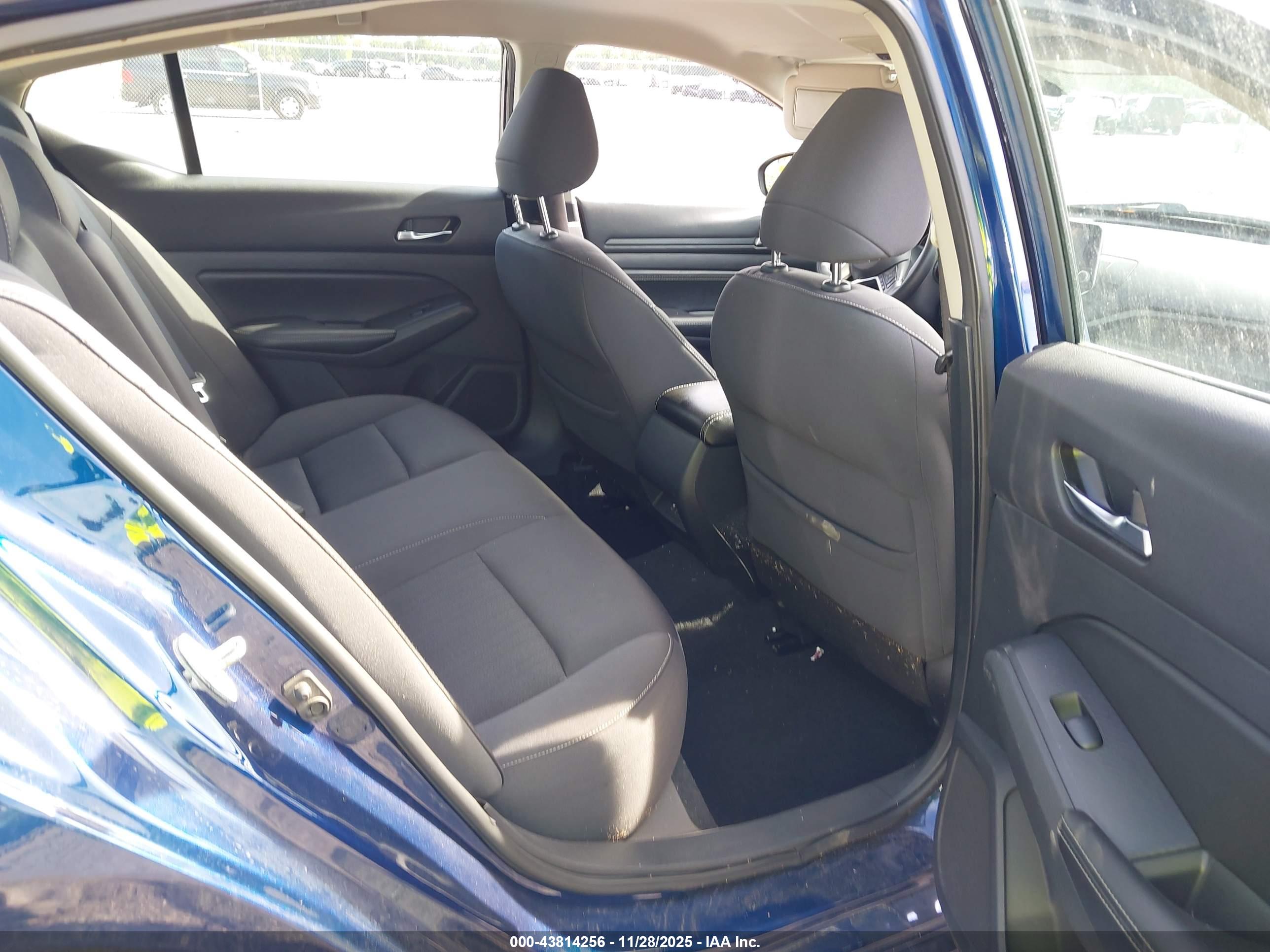 NISSAN ALTIMA image 8