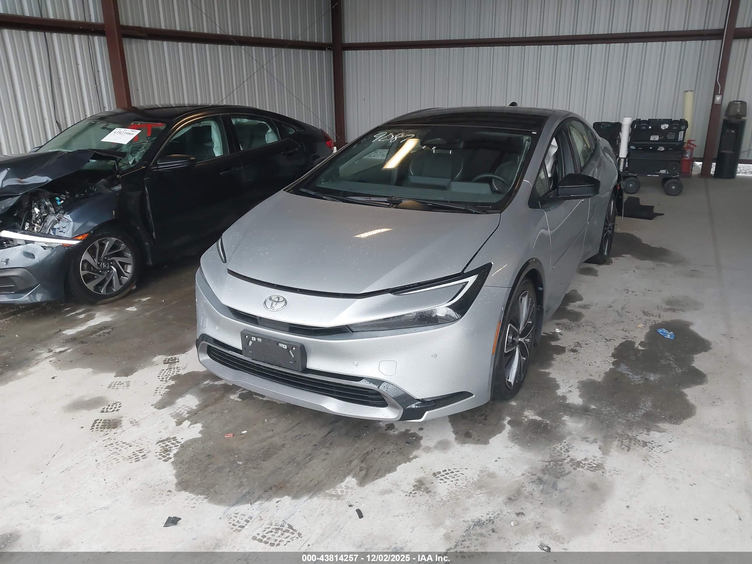 TOYOTA PRIUS image 2
